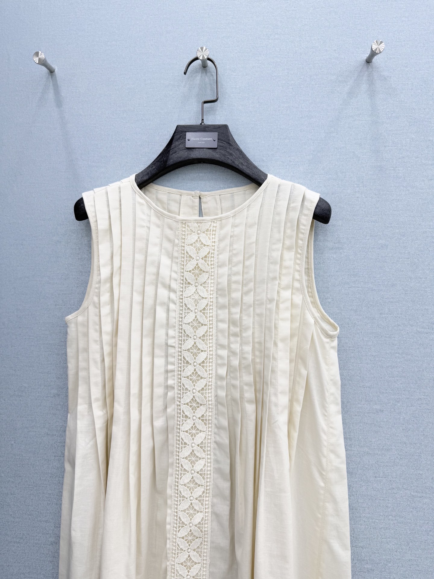 🛒𝐍𝐄𝐖 · 𝟐𝟎𝟐6/爆款现货原单品质 小众*｜2026新款百褶背心连衣裙精致版型，蕾丝拼接，高级肌理
