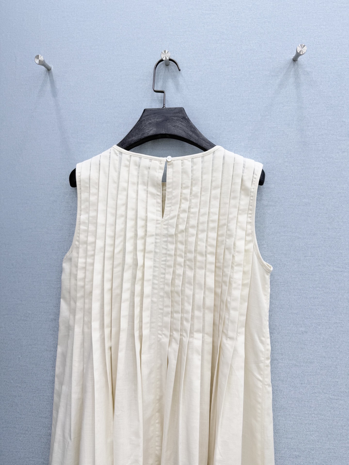 🛒𝐍𝐄𝐖 · 𝟐𝟎𝟐6/爆款现货原单品质 小众*｜2026新款百褶背心连衣裙精致版型，蕾丝拼接，高级肌理