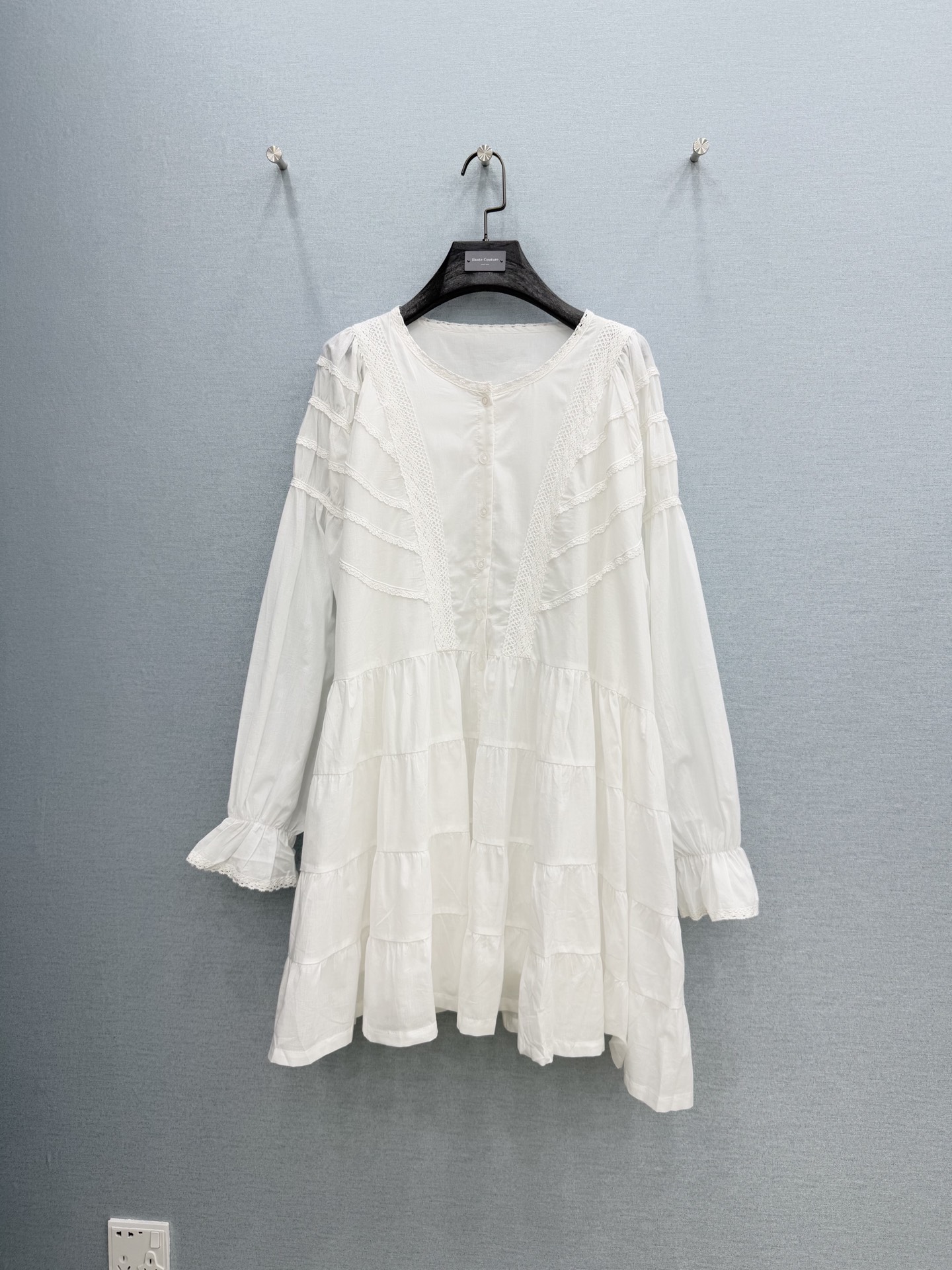 🛒𝐍𝐄𝐖 · 𝟐𝟎𝟐6/爆款现货原单品质 小众*｜2026新款蕾丝拼接刺绣连衣裙精致版型，花边刺绣，高级