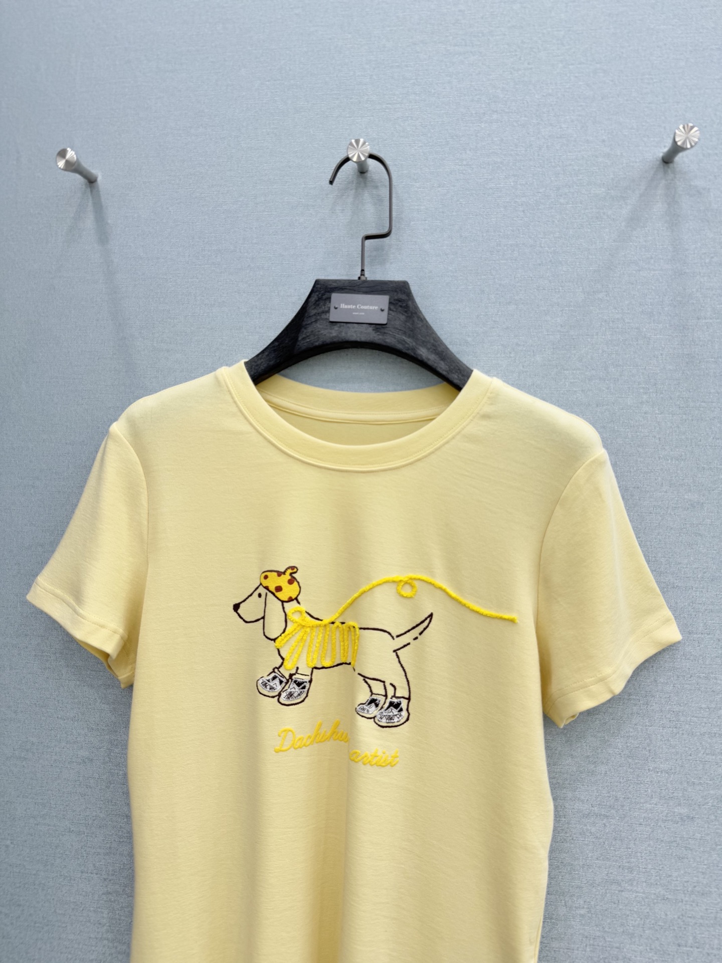 🛒𝐍𝐄𝐖 · 𝟐𝟎𝟐6/爆款现货【春夏上新】 设计师小众｜2026新款立体刺绣T恤高订面料，百搭版型 ，