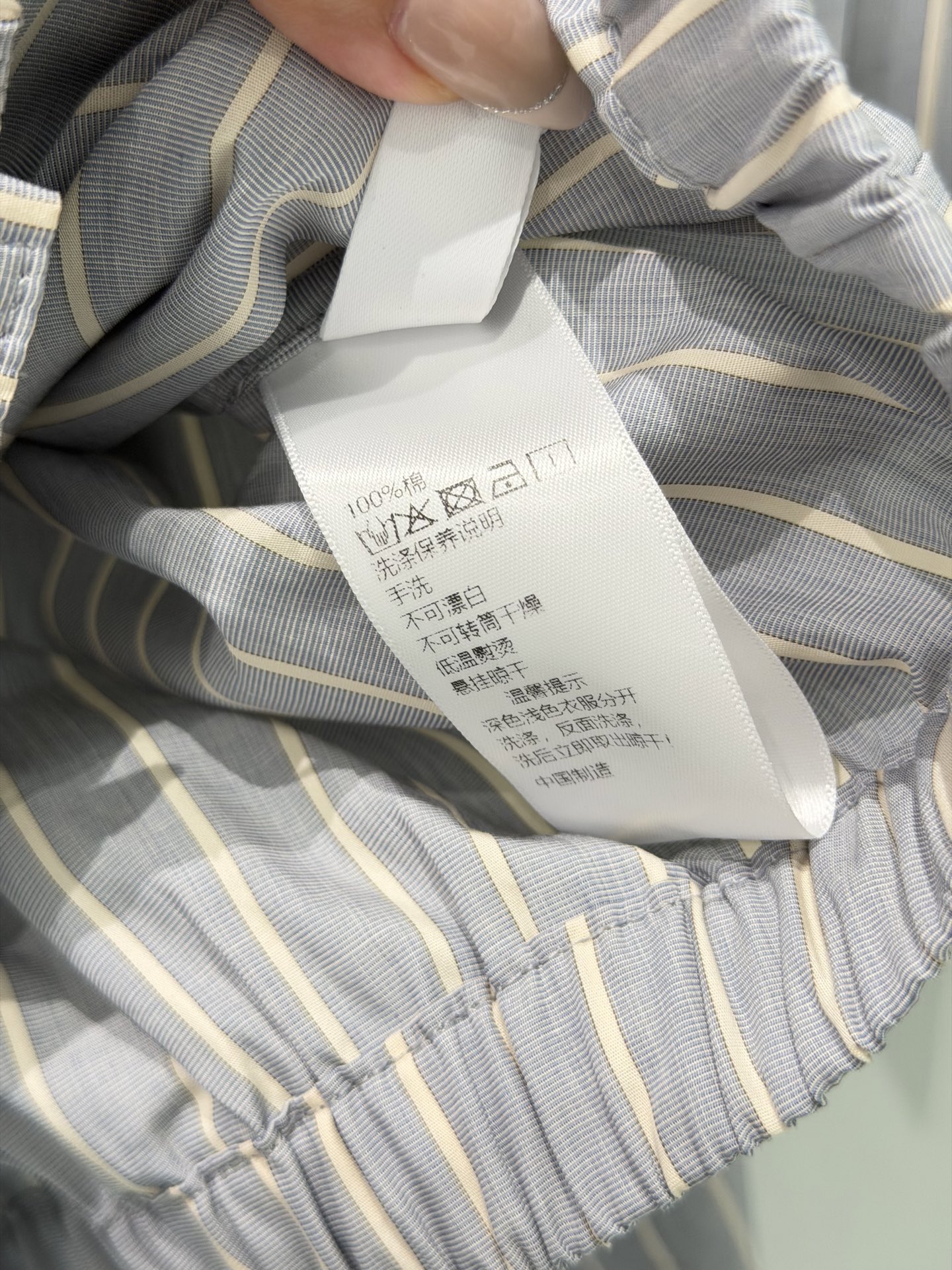🛒𝐍𝐄𝐖 · 𝟐𝟎𝟐6/爆款现货设计师 原创｜2026新品条纹衬衫百褶裙套装精致版型，高端设计，高级肌理