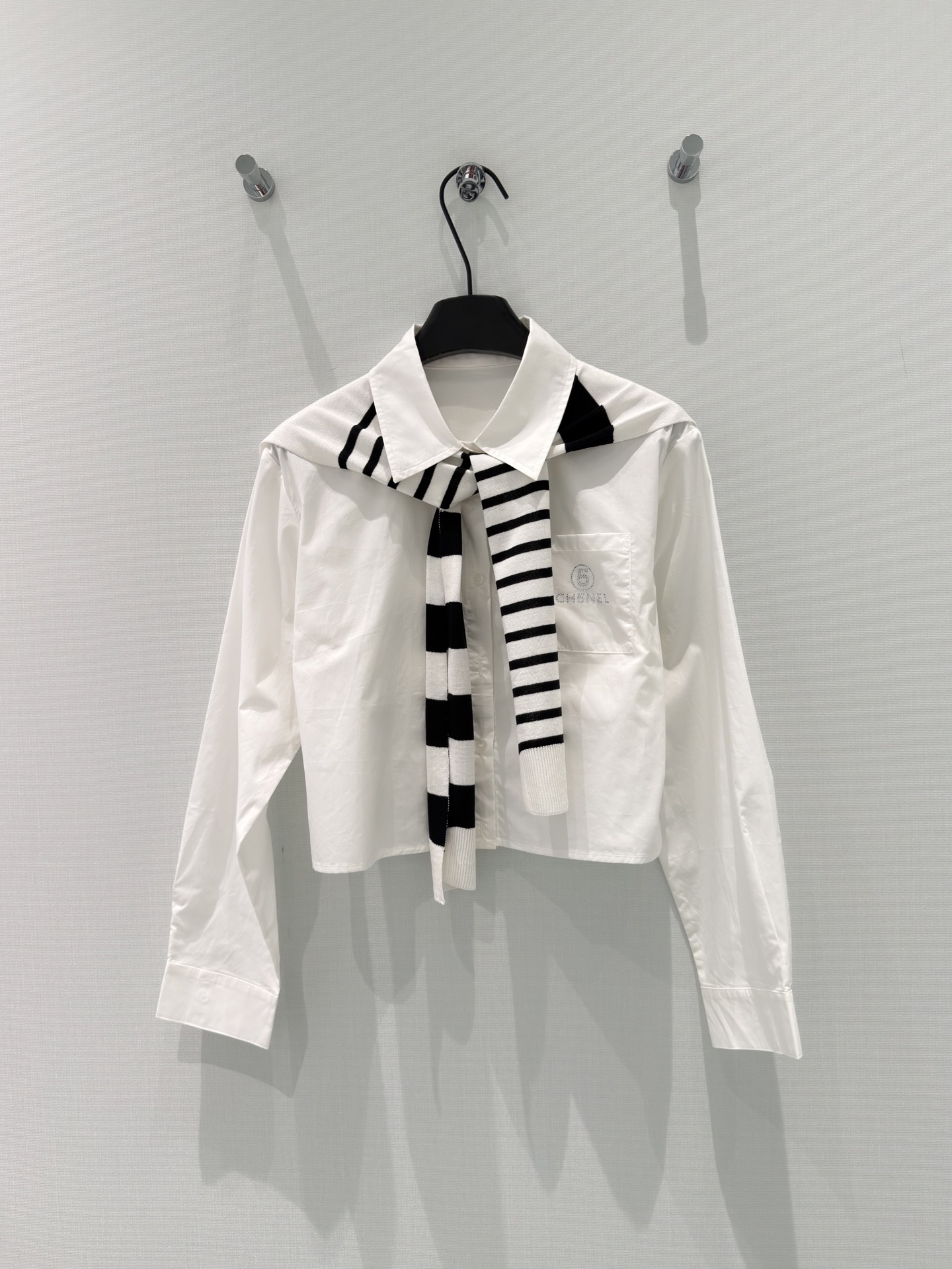 🛒𝐍𝐄𝐖 · 𝟐𝟎𝟐6/爆款现货【早春新款】小众｜2026条纹披肩两件套衬衫定制YB材质 舒适好穿 挺括