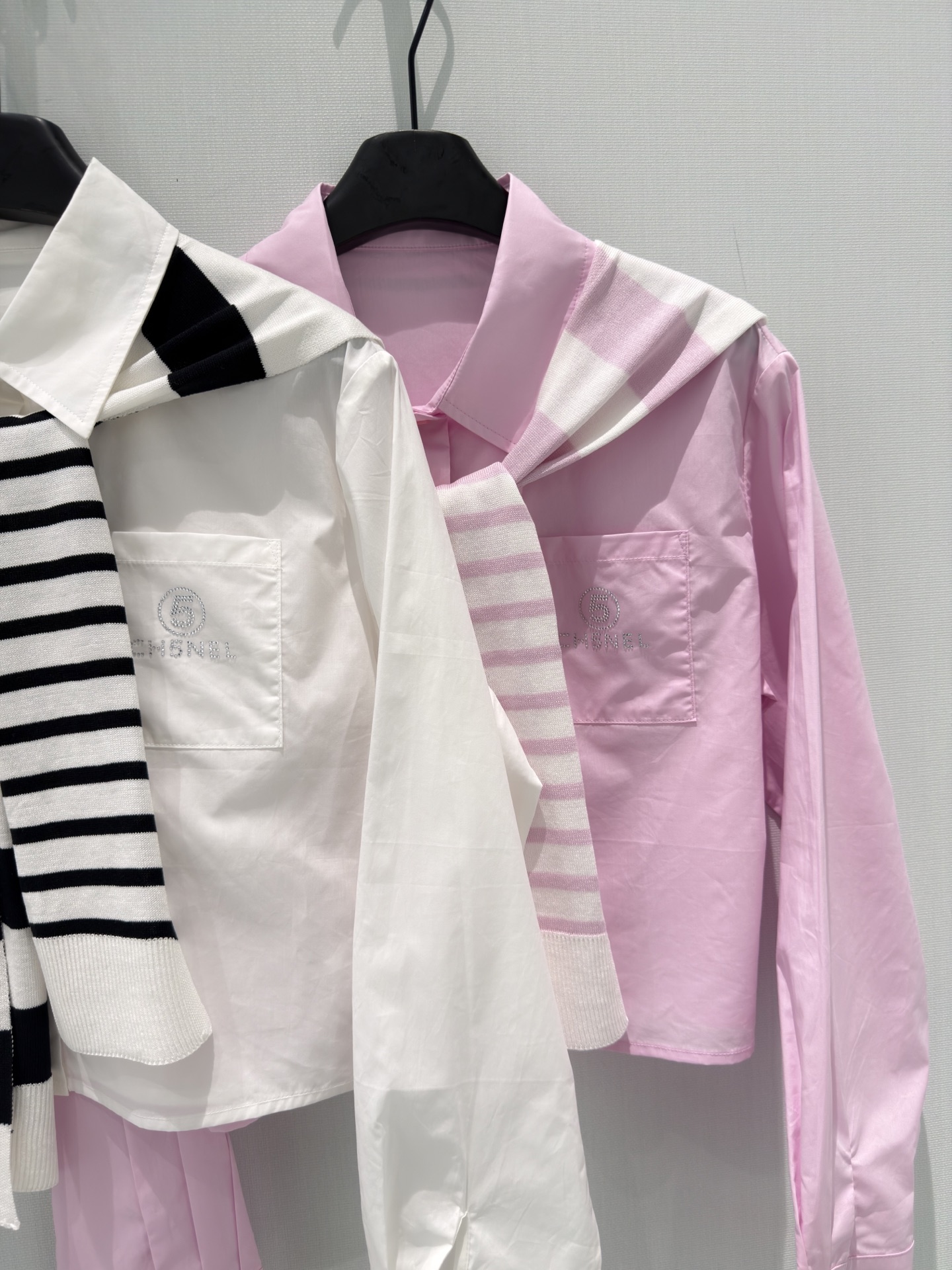 🛒𝐍𝐄𝐖 · 𝟐𝟎𝟐6/爆款现货【早春新款】小众｜2026条纹披肩两件套衬衫定制YB材质 舒适好穿 挺括