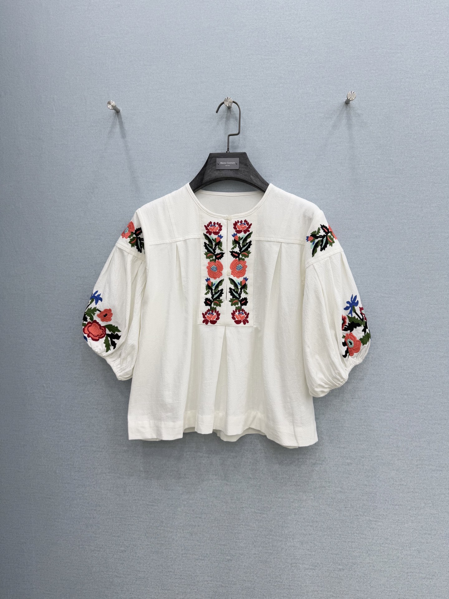 🛒𝐍𝐄𝐖 · 𝟐𝟎𝟐6/爆款现货原单品质 小众*｜2026新品刺绣衬衫精致版型，撞色刺绣，高级肌理细腻 
