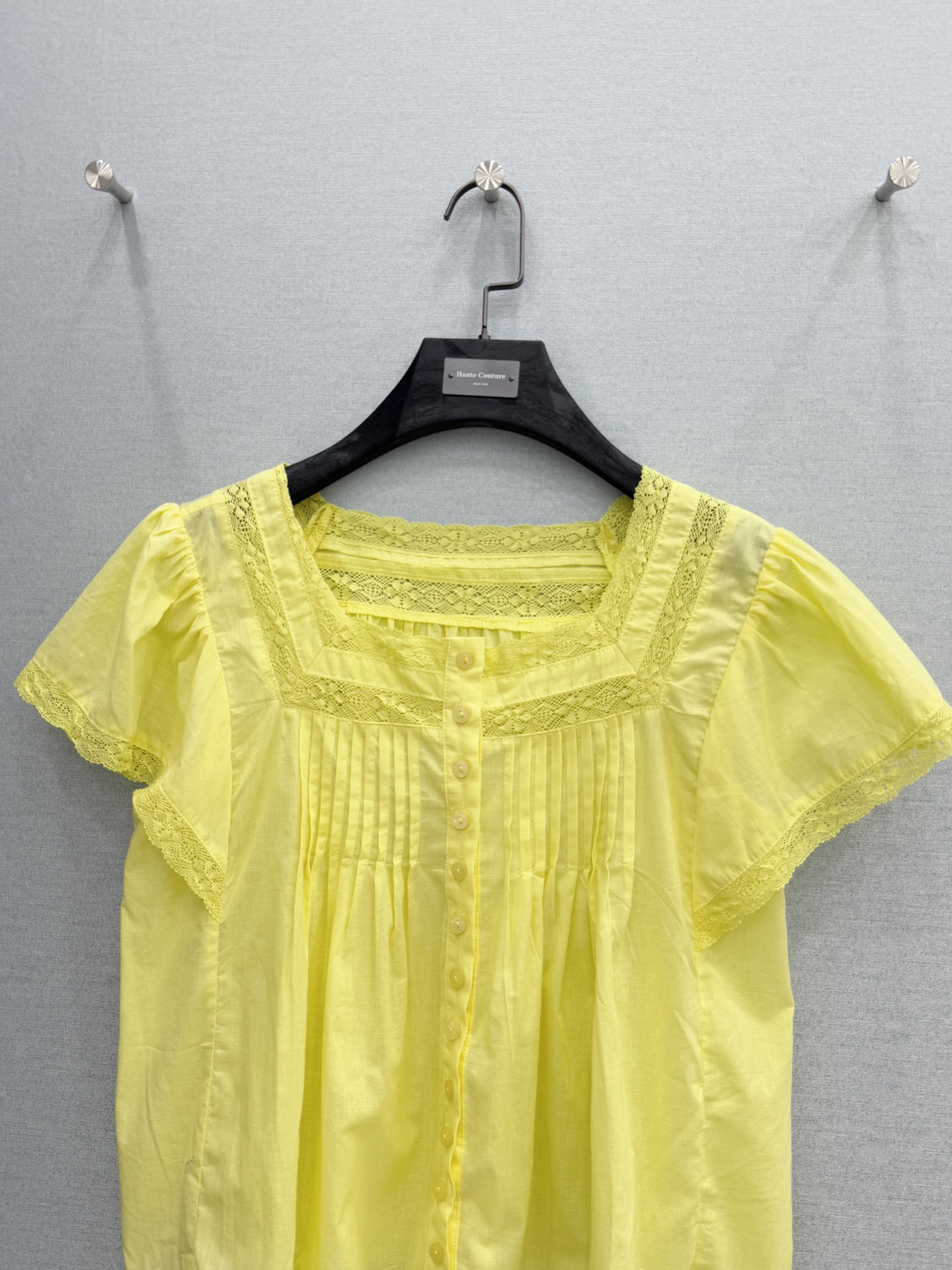 🛒𝐍𝐄𝐖 · 𝟐𝟎𝟐6/爆款现货原单品质 小众*｜2026新品荷叶蕾丝边短袖衬衫精致版型，高级肌理细腻 