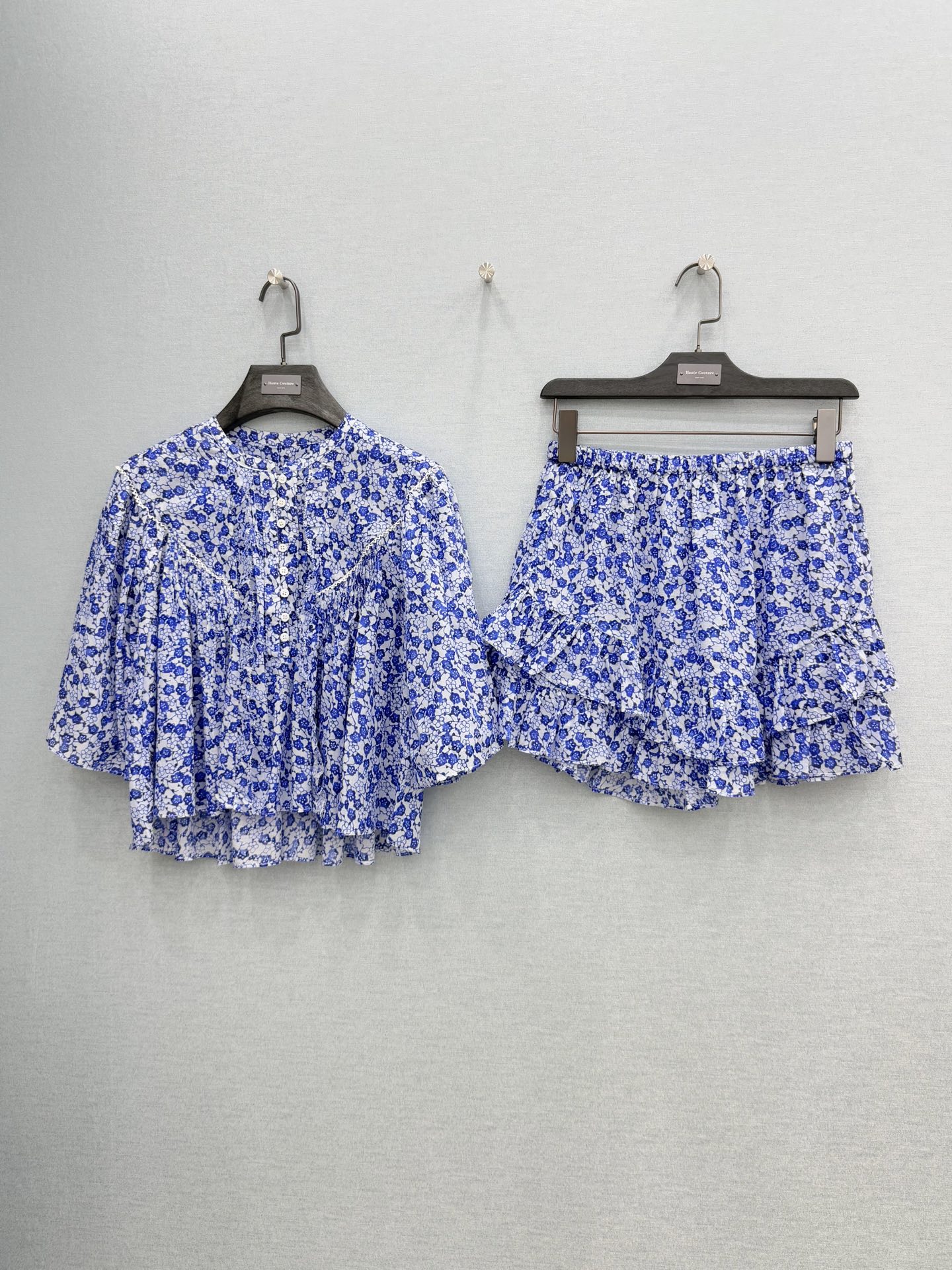 🛒𝐍𝐄𝐖 · 𝟐𝟎𝟐6/爆款现货原单品质 小众*｜2026新品珊瑚绣印花衬衫 系列款精致版型，高级肌理细