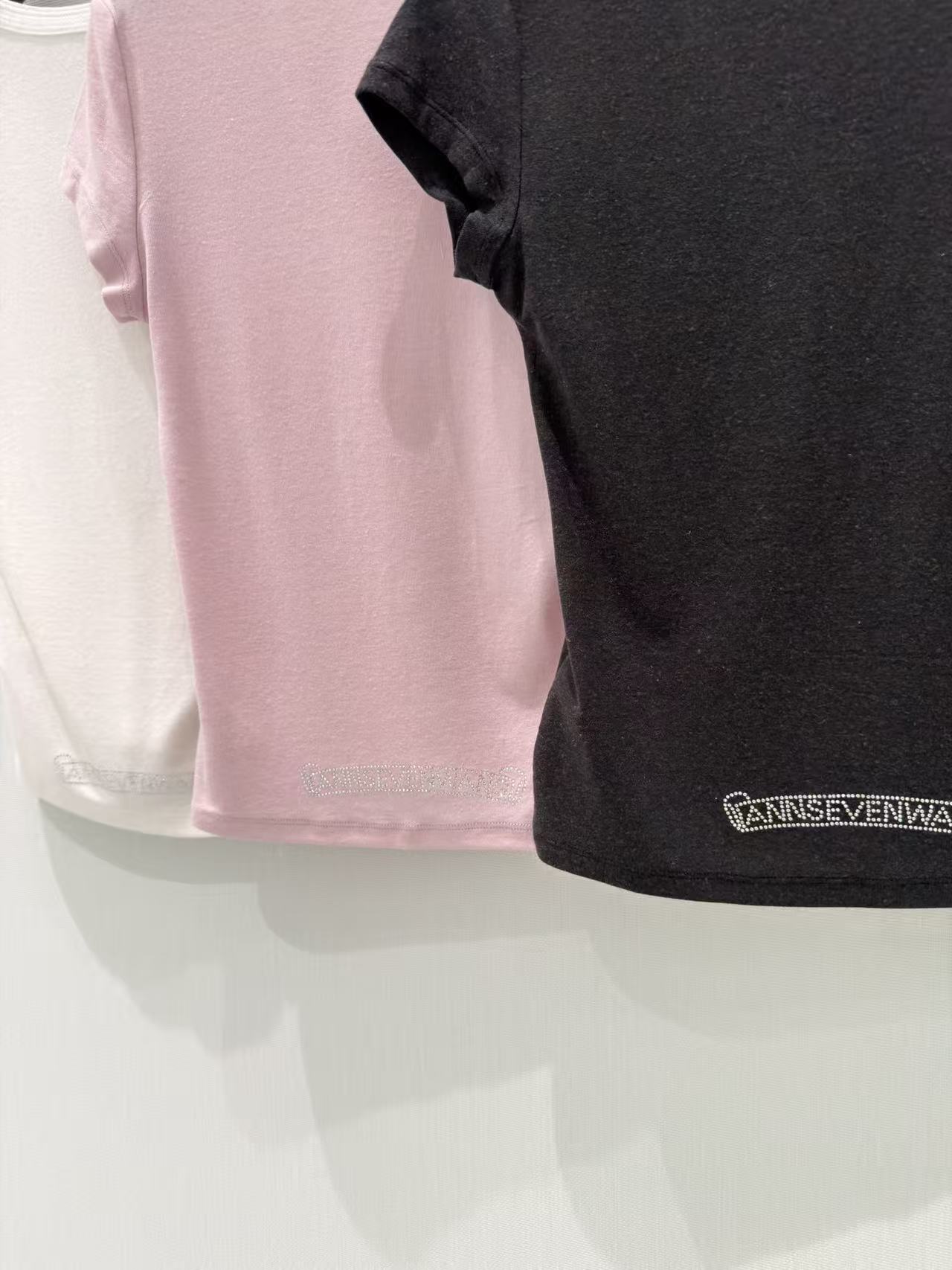 🛒𝐍𝐄𝐖 · 𝟐𝟎𝟐6/爆款现货原创 设计师｜26经典纯色天丝亚麻T恤超亲肤的面料 真的泰酷辣！最新系列