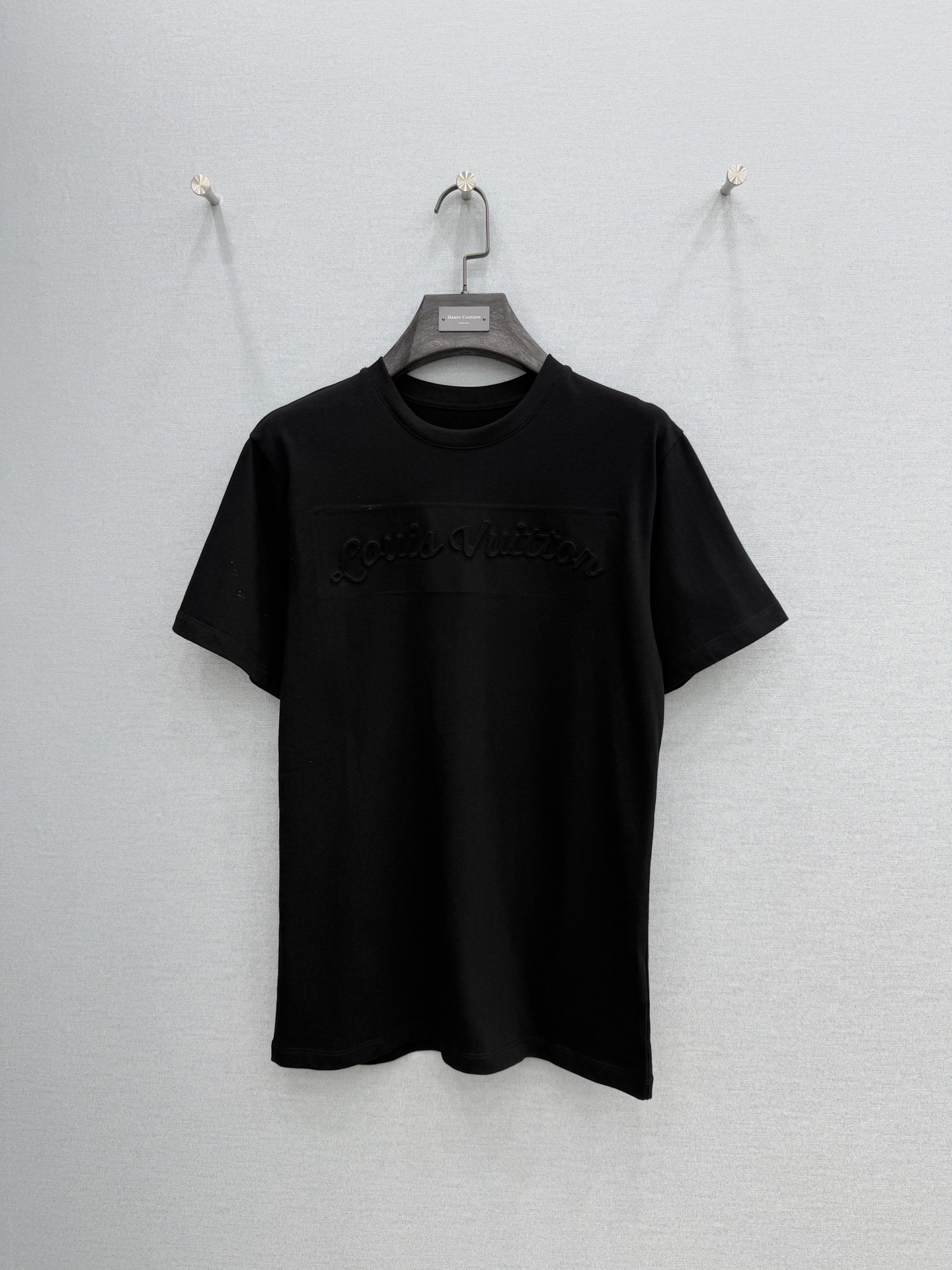 🛒𝐍𝐄𝐖 · 𝟐𝟎𝟐6/爆款现货原单品质 L*｜26新品压花字母短袖T恤精致版型上身巨显瘦！定制最新工艺