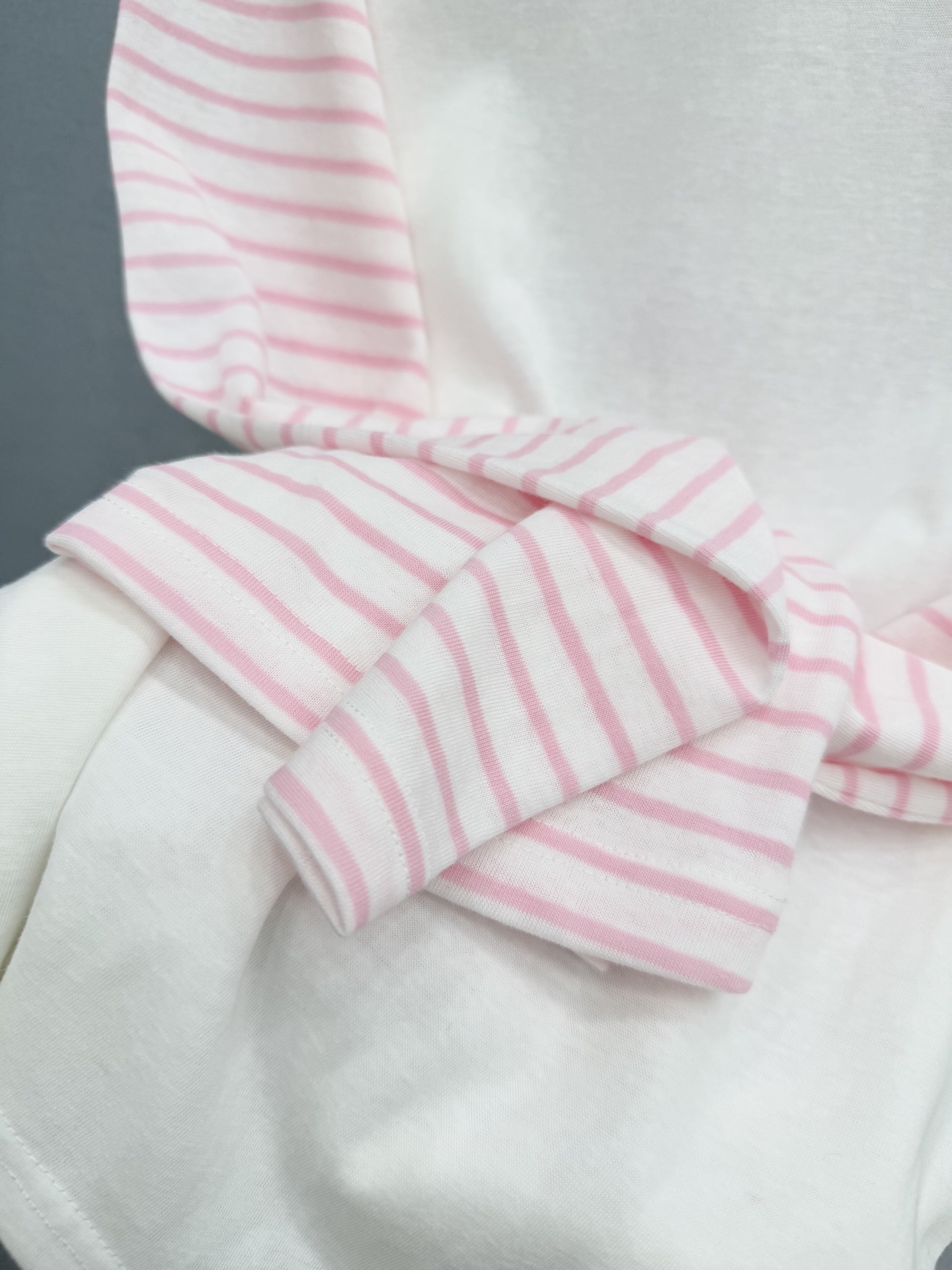 🛒𝐍𝐄𝐖 · 𝟐𝟎𝟐6/爆款现货【春夏上新】 设计师小众｜2026新款刺绣防晒长袖T恤高订面料，百搭版型