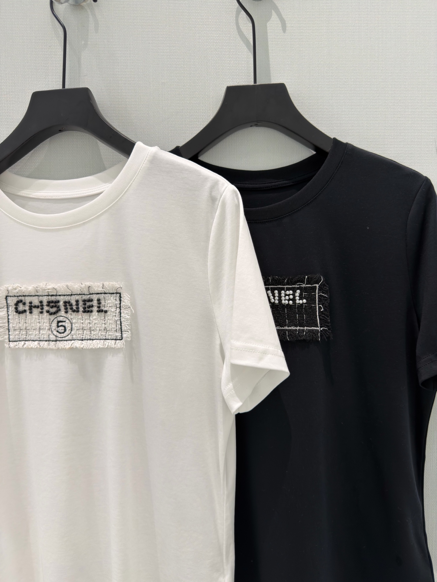 🛒𝐍𝐄𝐖 · 𝟐𝟎𝟐6/爆款现货原创 设计师｜26经典纯棉T恤超亲肤的面料 拼接粗花呢最新系列单品 强烈
