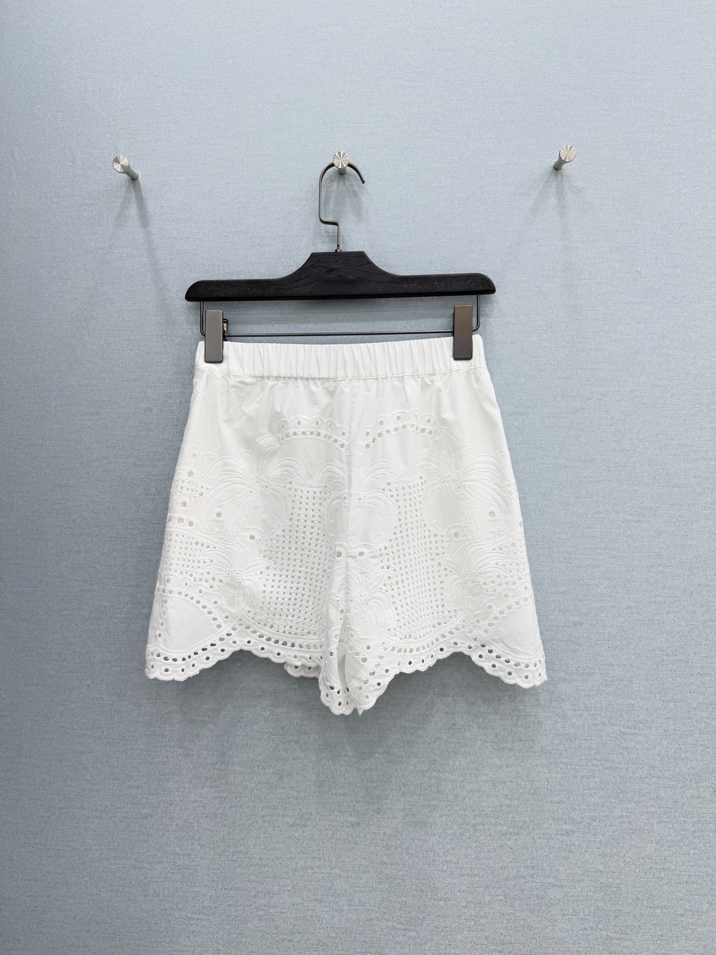 🛒𝐍𝐄𝐖 · 𝟐𝟎𝟐6/爆款现货原单品质 小众*｜2026新品镂空水溶刺绣短裤精致版型，直筒设计，高级肌