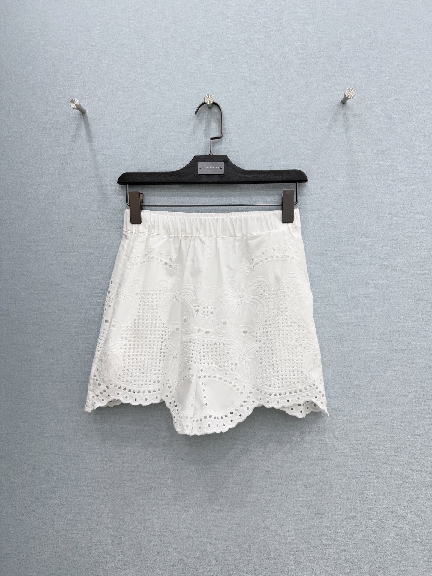 🛒𝐍𝐄𝐖 · 𝟐𝟎𝟐6/爆款现货原单品质 小众*｜2026新品镂空水溶刺绣短裤精致版型，直筒设计，高级肌
