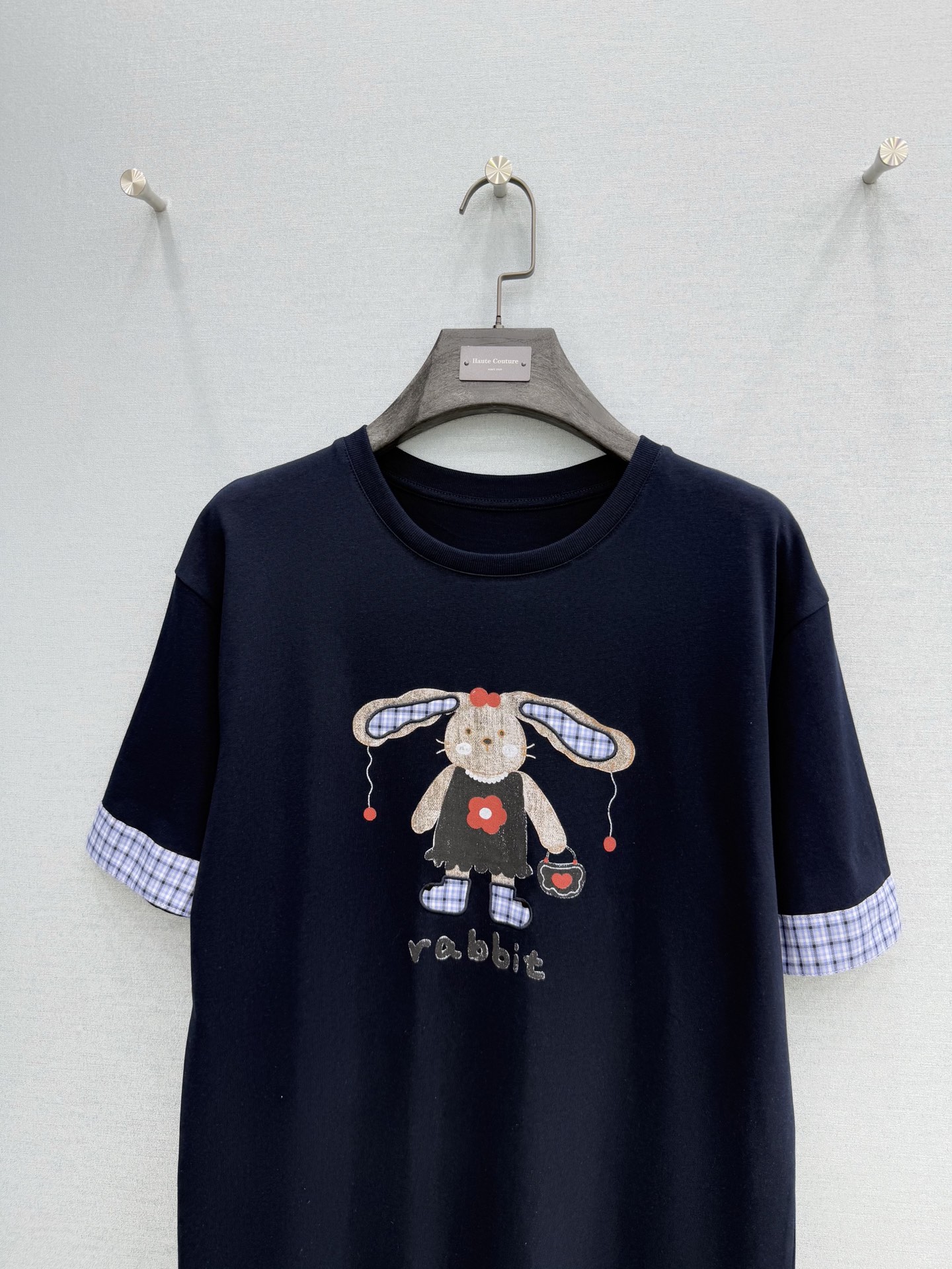 🛒𝐍𝐄𝐖 · 𝟐𝟎𝟐6/爆款现货【春夏上新】 设计师小众｜2026新款印花刺绣T恤高订面料，百搭宽松版型