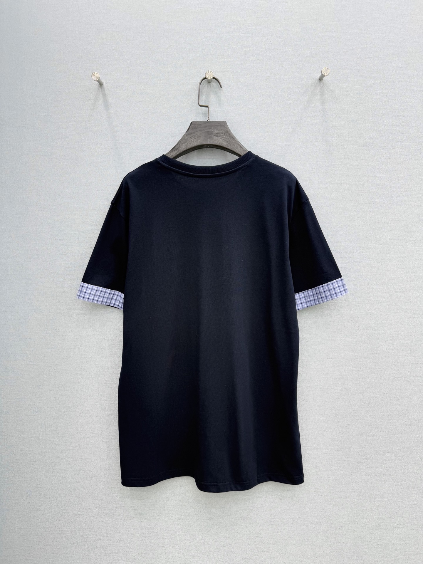 🛒𝐍𝐄𝐖 · 𝟐𝟎𝟐6/爆款现货【春夏上新】 设计师小众｜2026新款印花刺绣T恤高订面料，百搭宽松版型