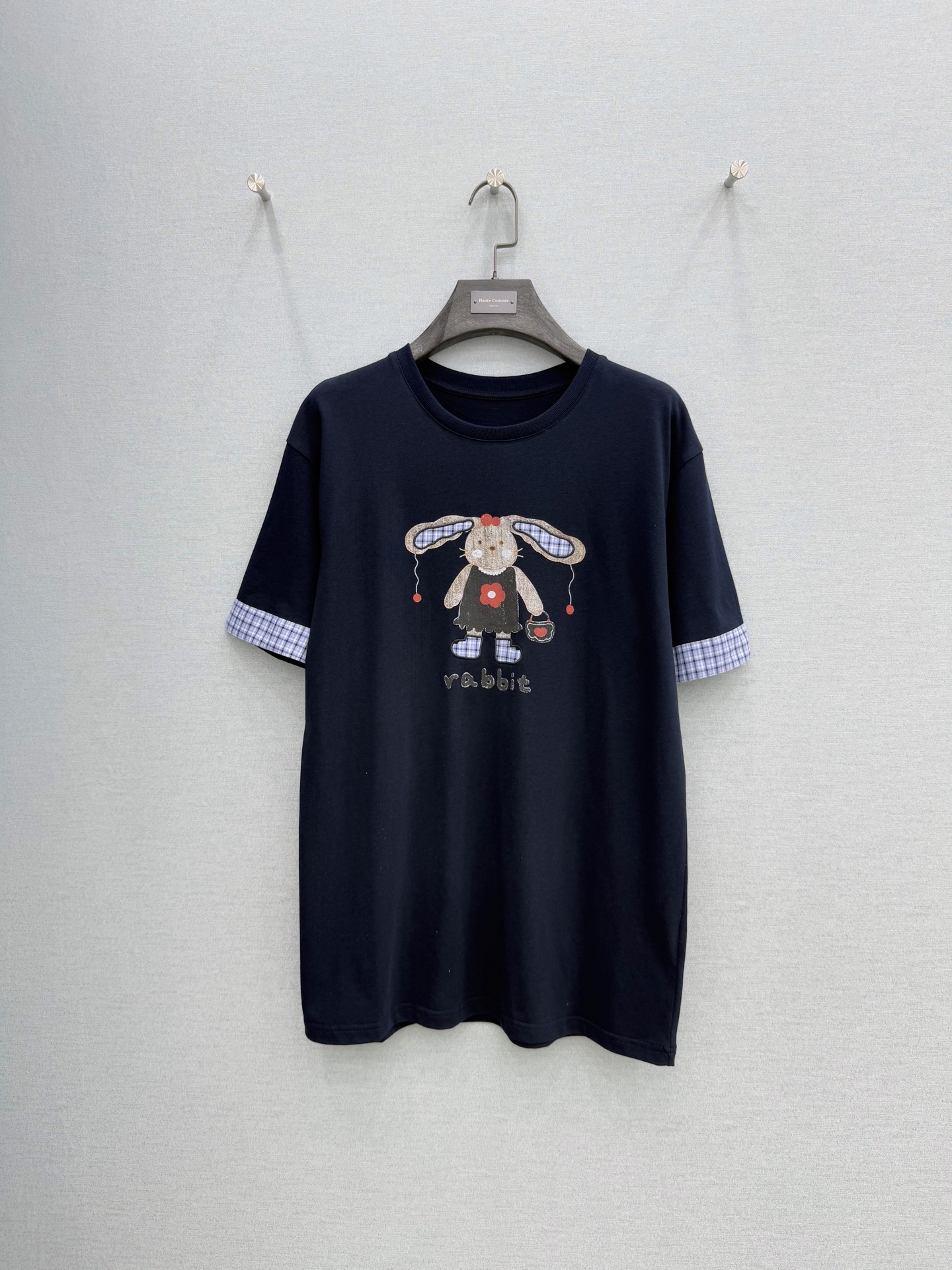 🛒𝐍𝐄𝐖 · 𝟐𝟎𝟐6/爆款现货【春夏上新】 设计师小众｜2026新款印花刺绣T恤高订面料，百搭宽松版型