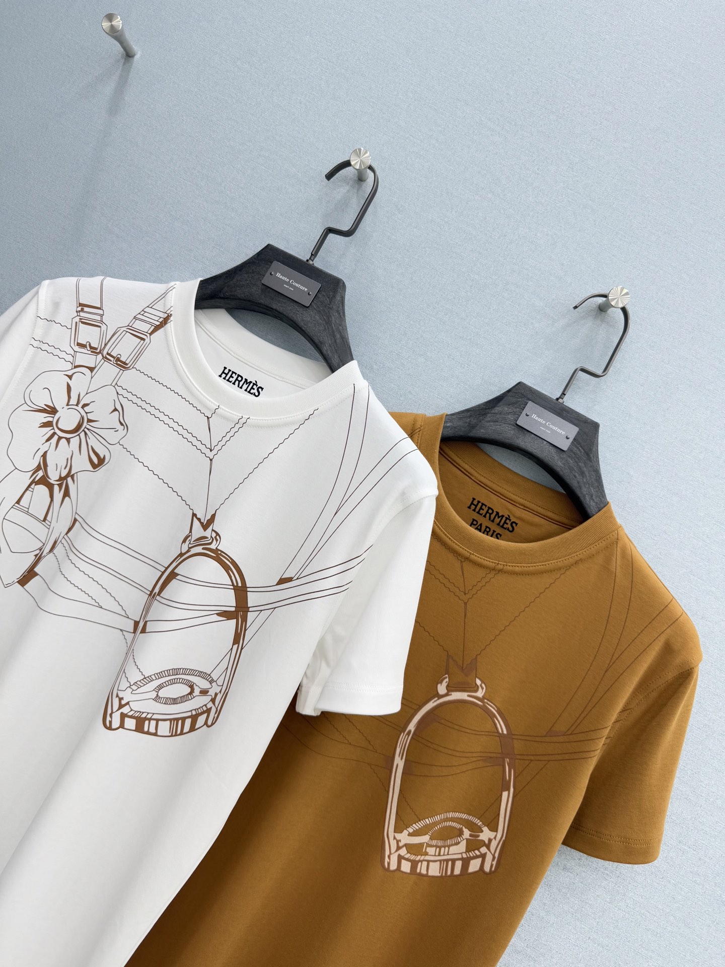 🛒𝐍𝐄𝐖 · 𝟐𝟎𝟐6/爆款现货【春夏上新】 Her*｜2026新款撞色印花T恤高订面料，百搭版型 ，上