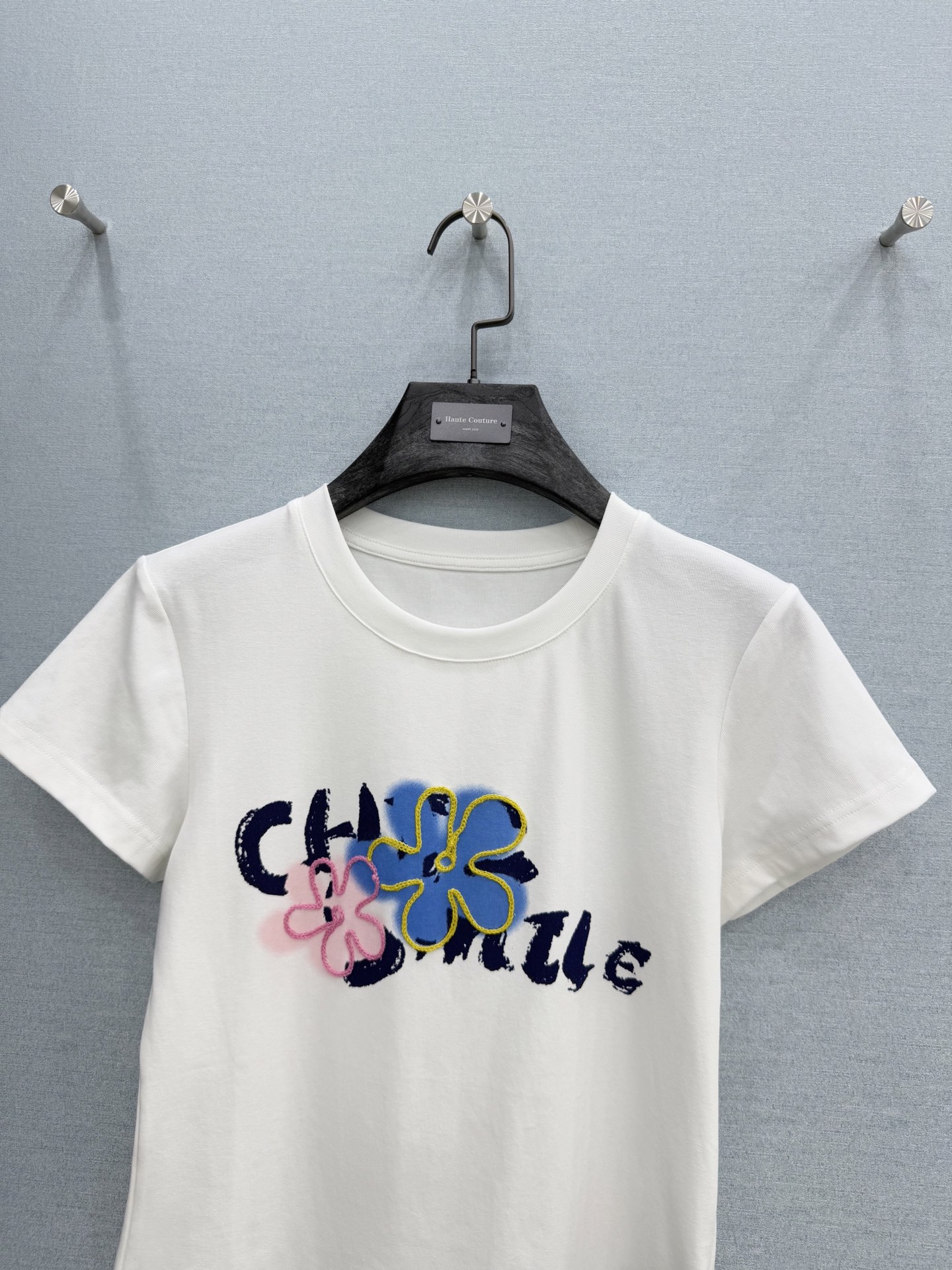 🛒𝐍𝐄𝐖 · 𝟐𝟎𝟐6/爆款现货【春夏上新】 设计师小众｜2026新款印花刺绣T恤高订面料，百搭小版型 