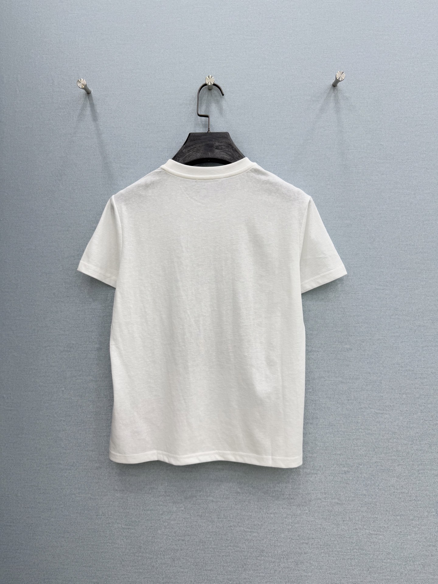 🛒𝐍𝐄𝐖 · 𝟐𝟎𝟐6/爆款现货原单品质 小众*｜精致印花订珠短袖T恤高订面料 亲肤透气舒适标志性字母图
