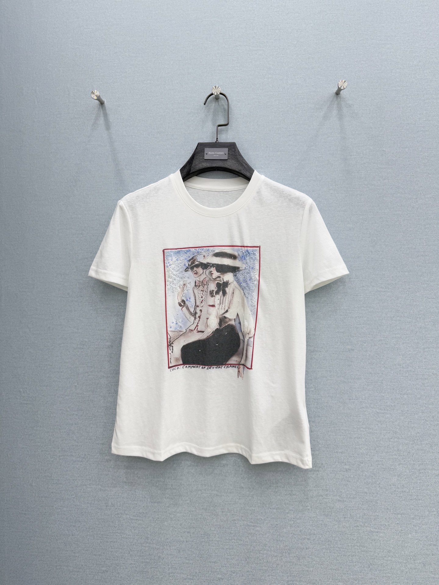 🛒𝐍𝐄𝐖 · 𝟐𝟎𝟐6/爆款现货原单品质 小众*｜精致印花订珠短袖T恤高订面料 亲肤透气舒适标志性字母图