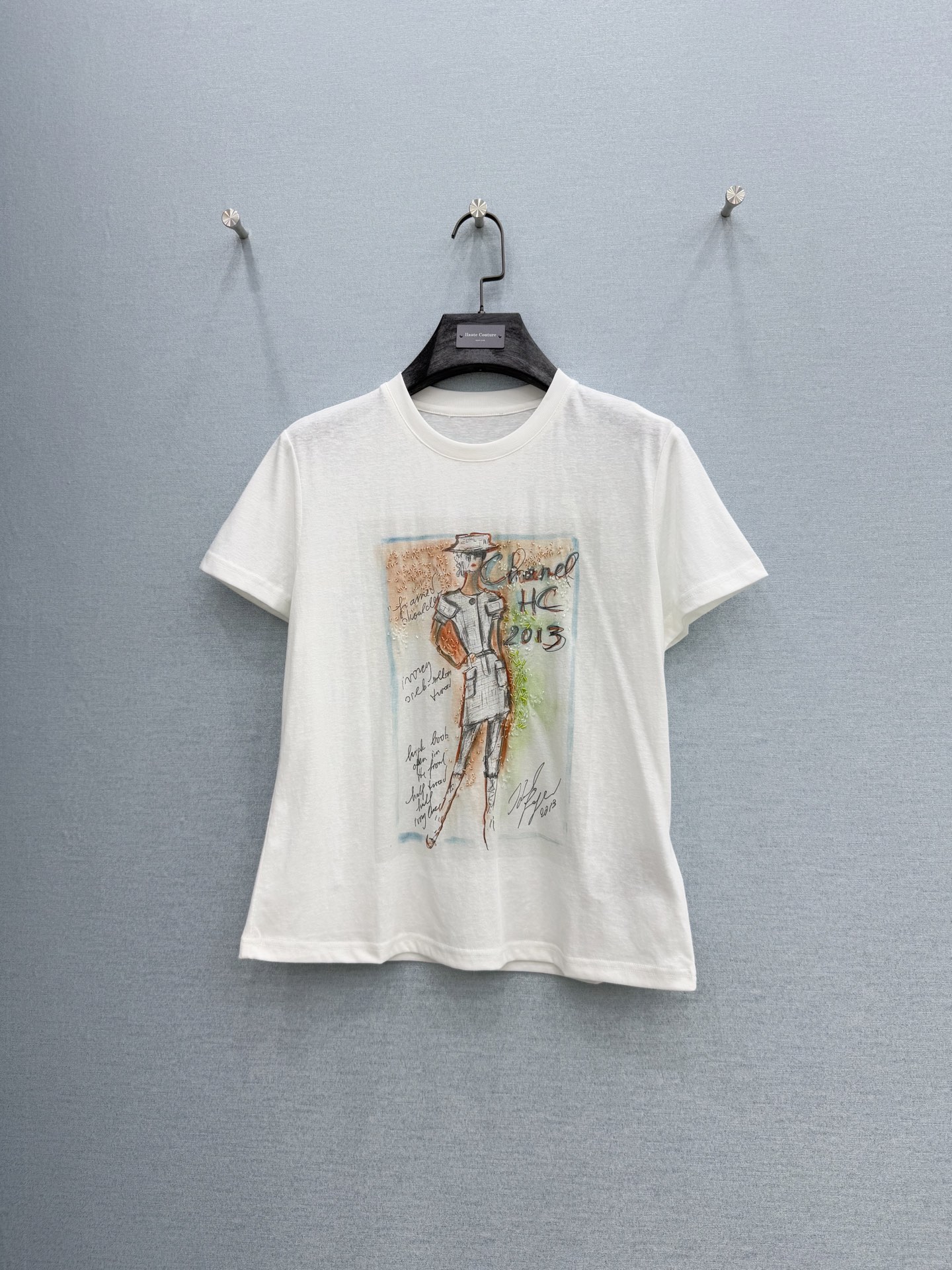 🛒𝐍𝐄𝐖 · 𝟐𝟎𝟐6/爆款现货原单品质 小众*｜精致印花订珠短袖T恤高订面料 亲肤透气舒适标志性字母图