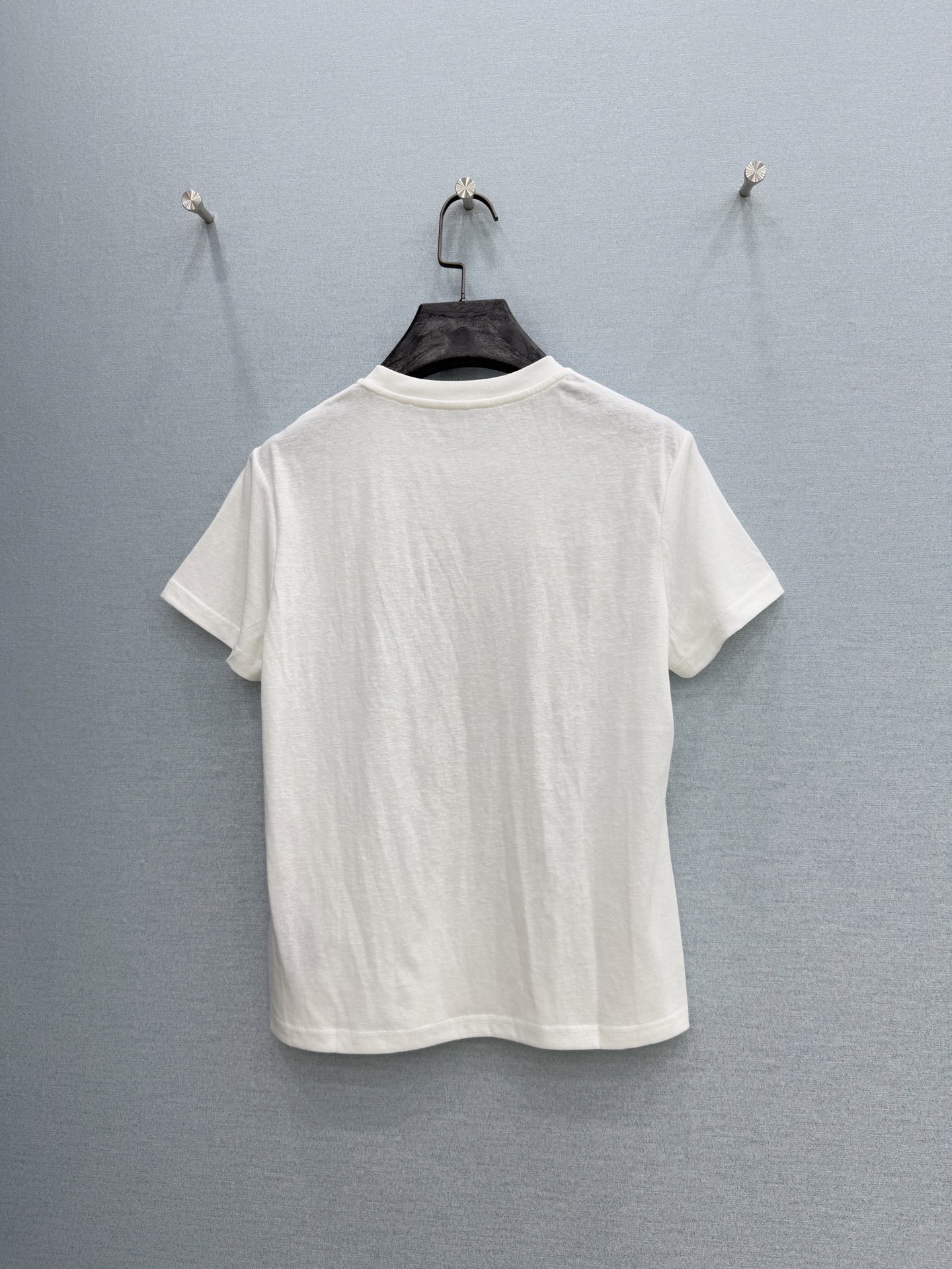 🛒𝐍𝐄𝐖 · 𝟐𝟎𝟐6/爆款现货原单品质 小众*｜精致印花订珠短袖T恤高订面料 亲肤透气舒适标志性字母图