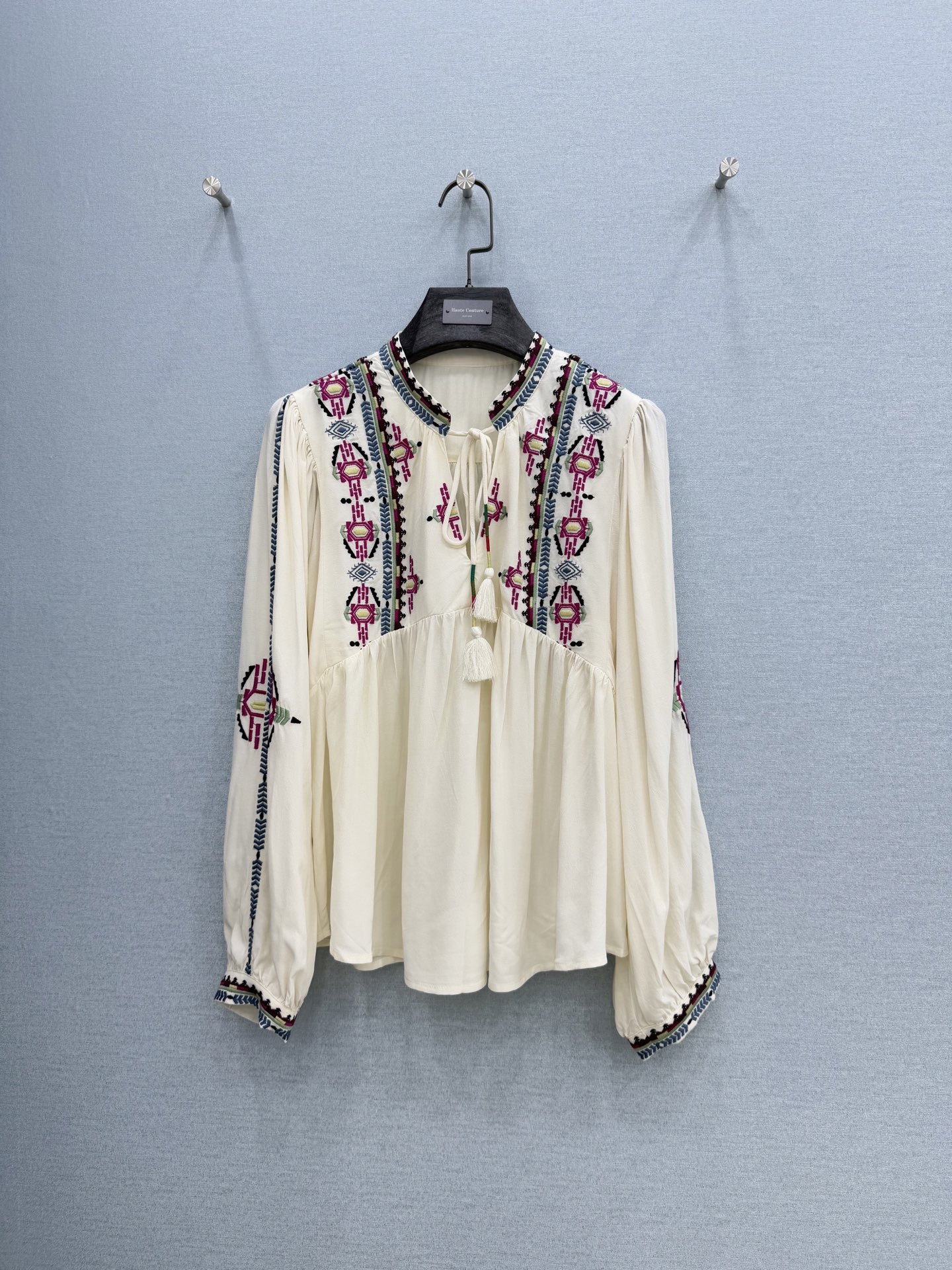 🛒𝐍𝐄𝐖 · 𝟐𝟎𝟐6/爆款现货原单品质 小众*｜2026新品系带刺绣衬衫精致版型，撞色刺绣，高级肌理细