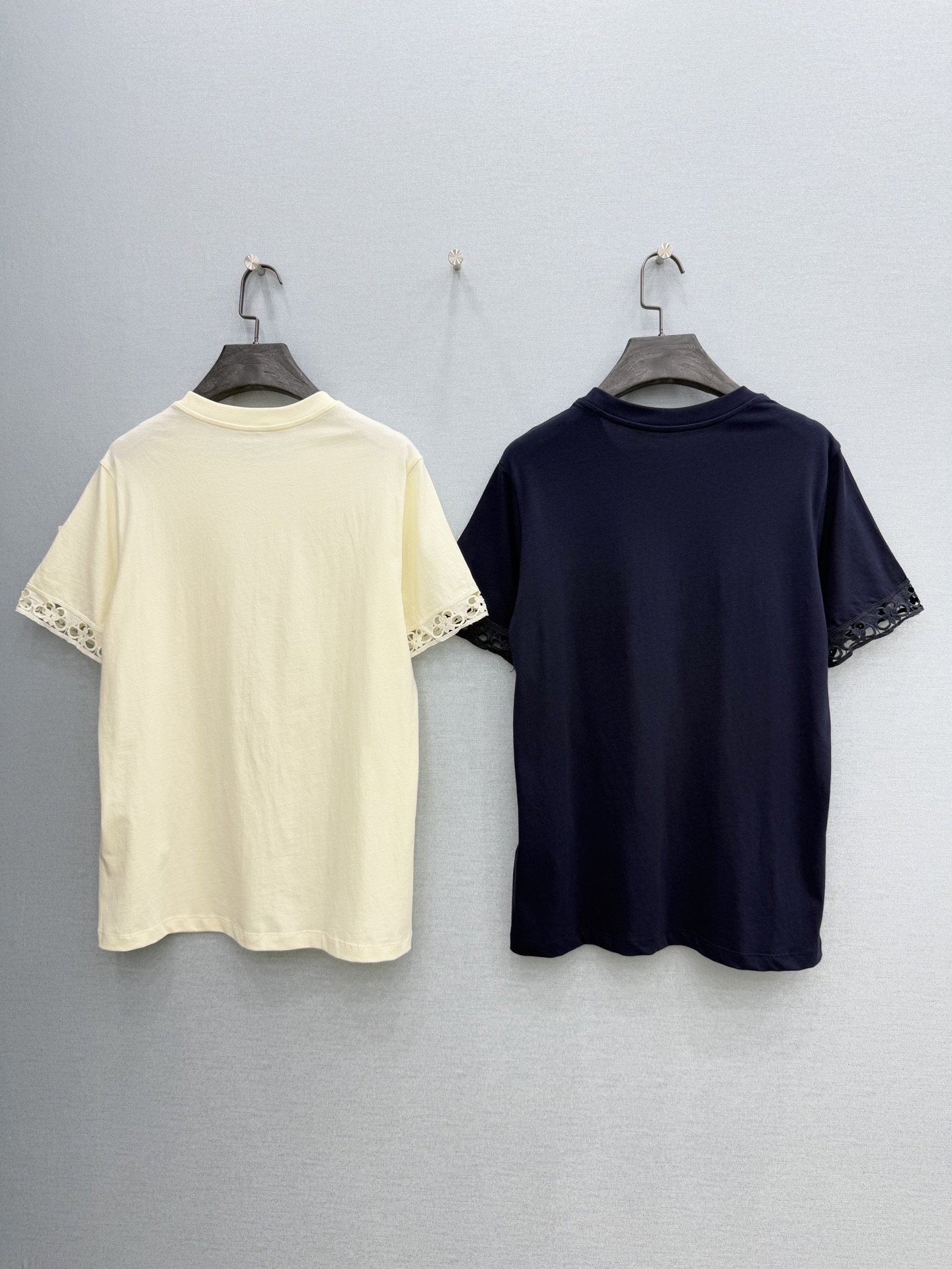 🛒𝐍𝐄𝐖 · 𝟐𝟎𝟐6/爆款现货原单品质 Mon*｜精致口袋水溶刺绣短袖T恤高订面料 亲肤透气舒适标志性