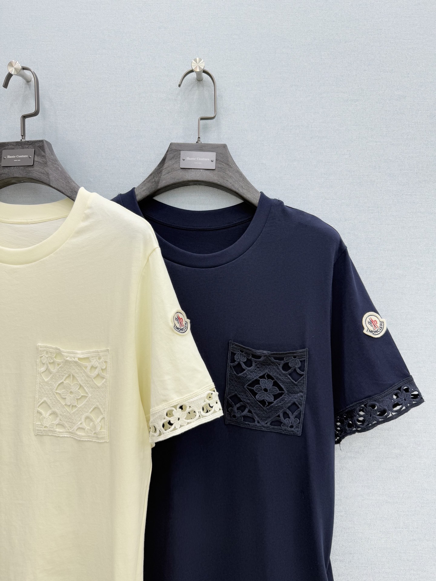 🛒𝐍𝐄𝐖 · 𝟐𝟎𝟐6/爆款现货原单品质 Mon*｜精致口袋水溶刺绣短袖T恤高订面料 亲肤透气舒适标志性