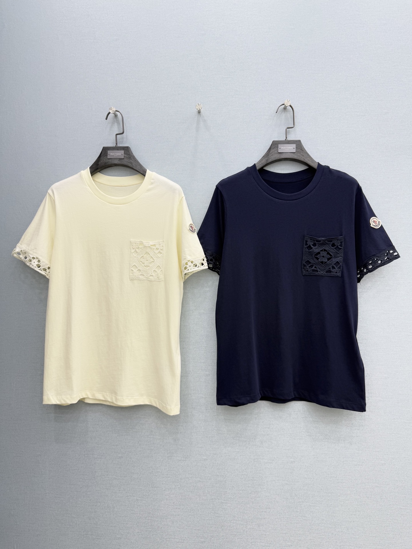 🛒𝐍𝐄𝐖 · 𝟐𝟎𝟐6/爆款现货原单品质 Mon*｜精致口袋水溶刺绣短袖T恤高订面料 亲肤透气舒适标志性