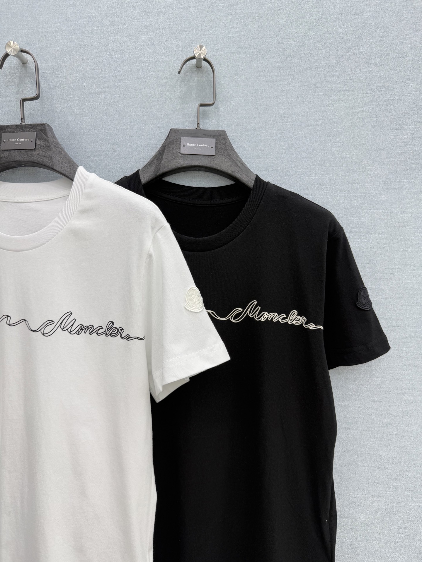 🛒𝐍𝐄𝐖 · 𝟐𝟎𝟐6/爆款现货原单品质 Mon*｜精致印花短袖T恤高订面料 亲肤透气舒适标志性字母图案