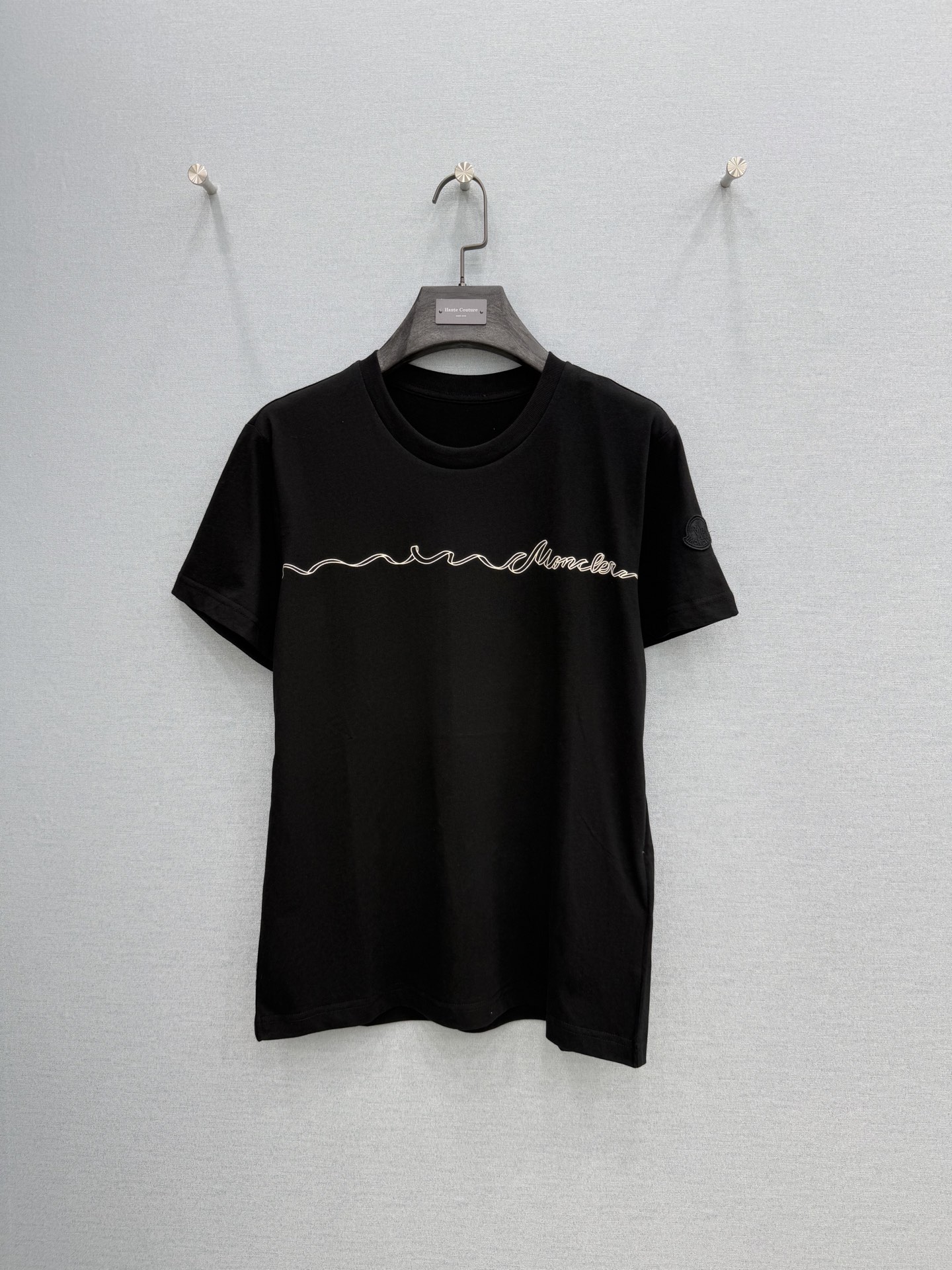🛒𝐍𝐄𝐖 · 𝟐𝟎𝟐6/爆款现货原单品质 Mon*｜精致印花短袖T恤高订面料 亲肤透气舒适标志性字母图案