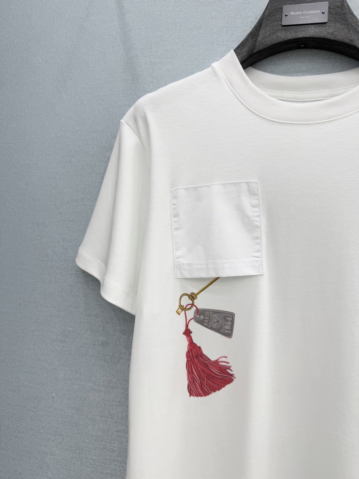 🛒𝐍𝐄𝐖 · 𝟐𝟎𝟐6/爆款现货【春夏上新】 Lv*｜2026新款印花T恤高订面料，百搭版型 ，上身的触