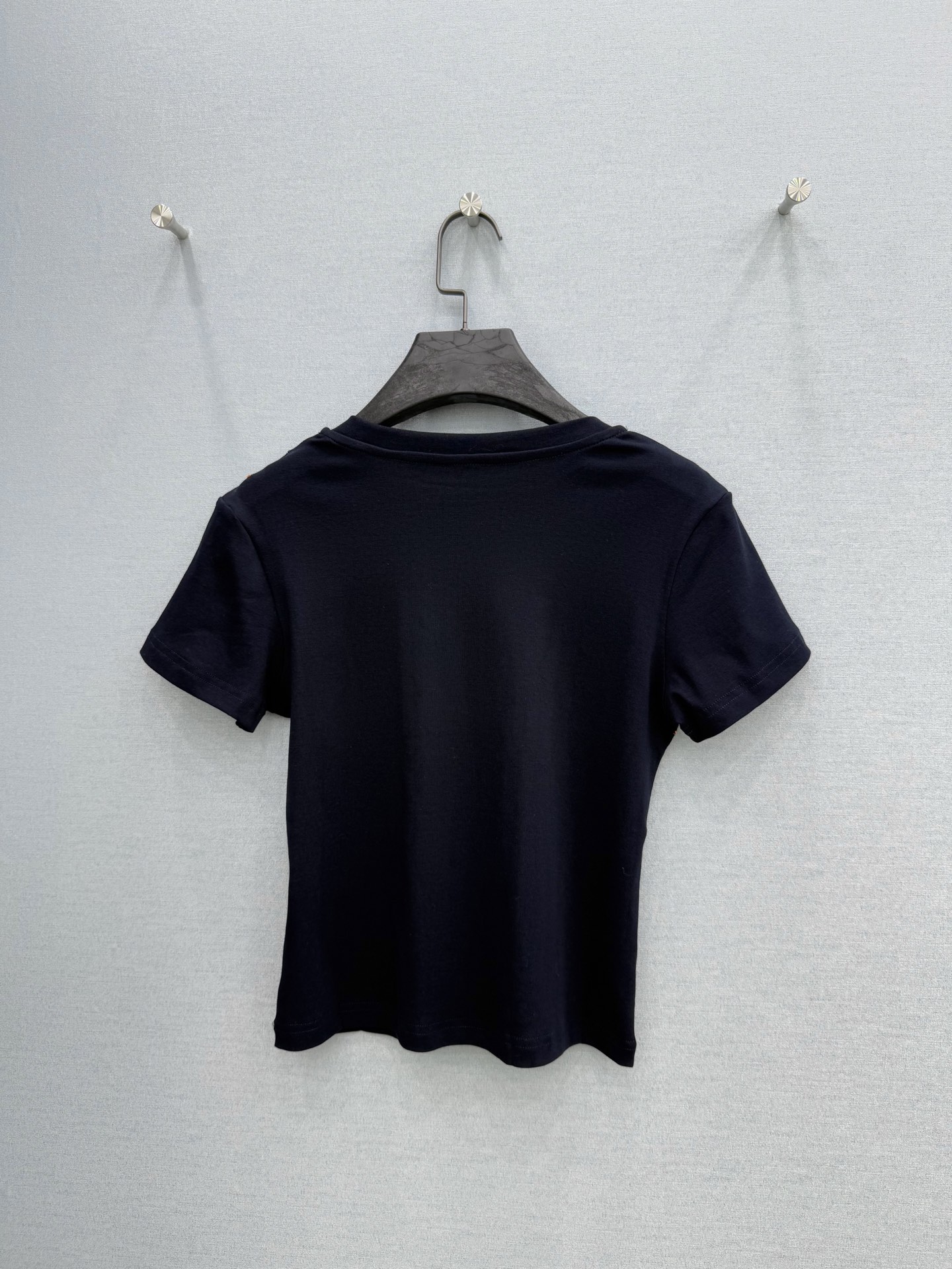 🛒𝐍𝐄𝐖 · 𝟐𝟎𝟐6/爆款现货【春夏上新】 设计师小众｜2026新款手工T恤高订面料，百搭小版型 ，上