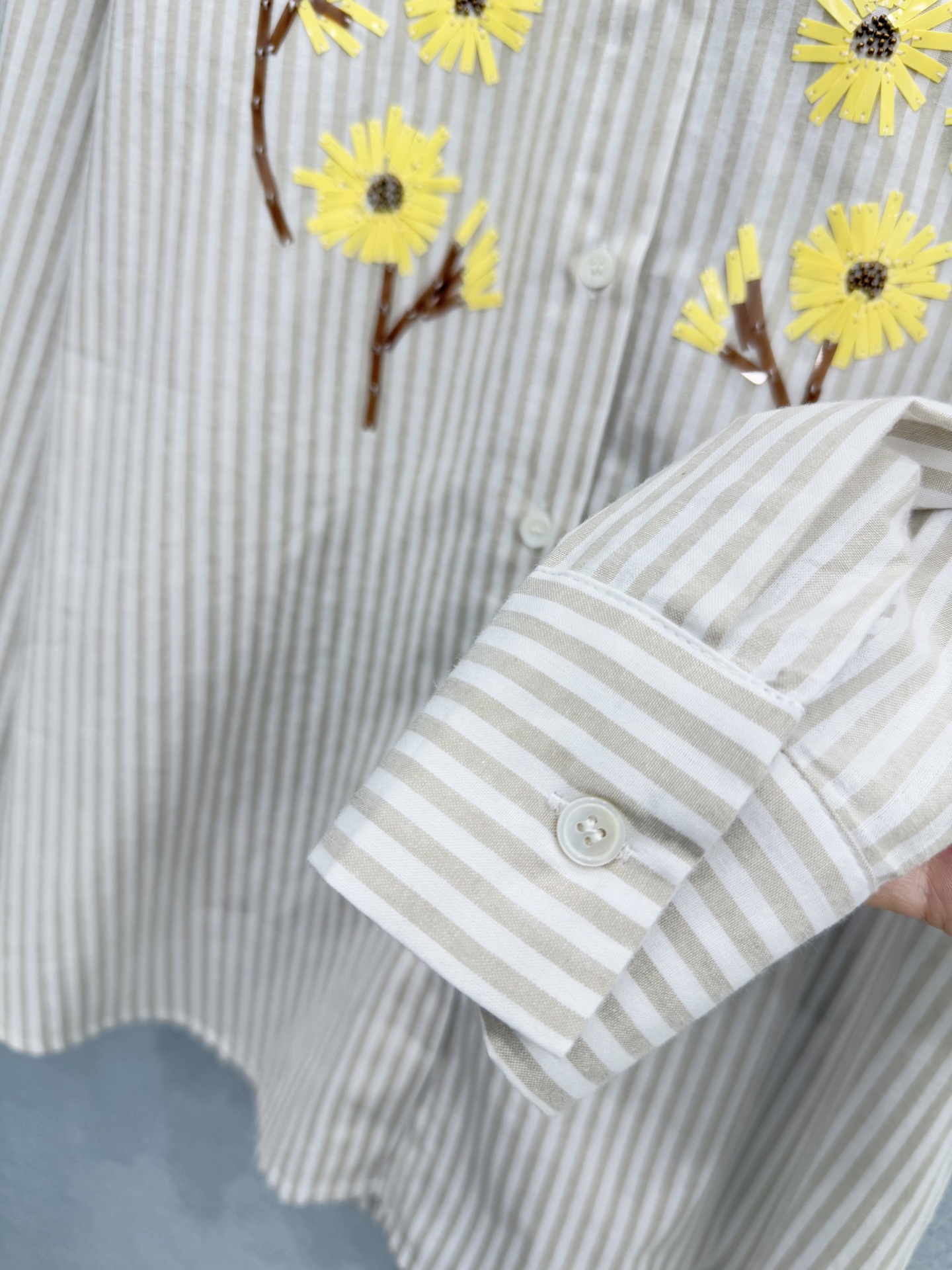 🛒𝐍𝐄𝐖 · 𝟐𝟎𝟐6/爆款现货原单品质 小众*｜2026新品珠片手工衬衫精致版型，高级肌理细腻 极简主