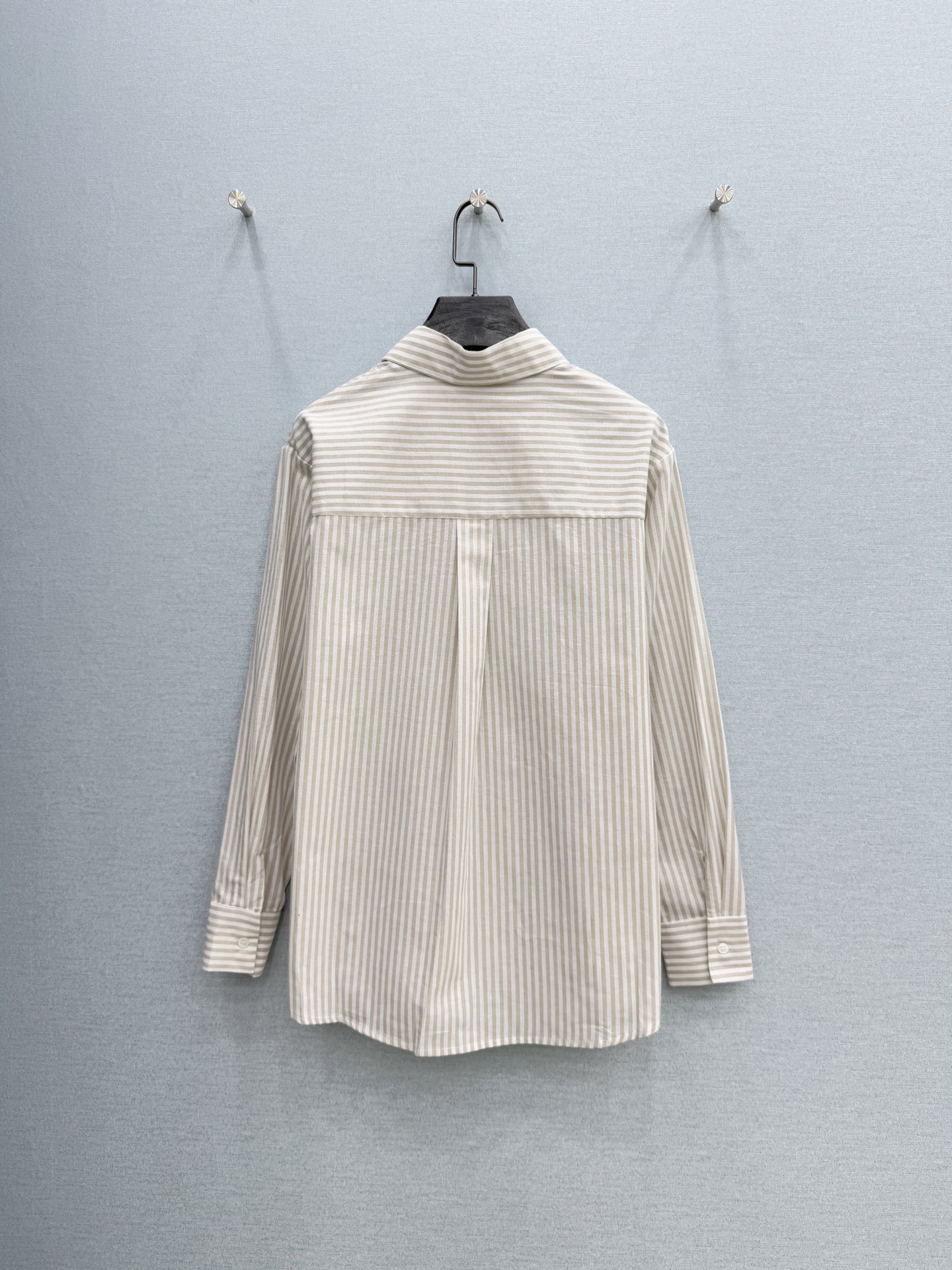 🛒𝐍𝐄𝐖 · 𝟐𝟎𝟐6/爆款现货原单品质 小众*｜2026新品珠片手工衬衫精致版型，高级肌理细腻 极简主