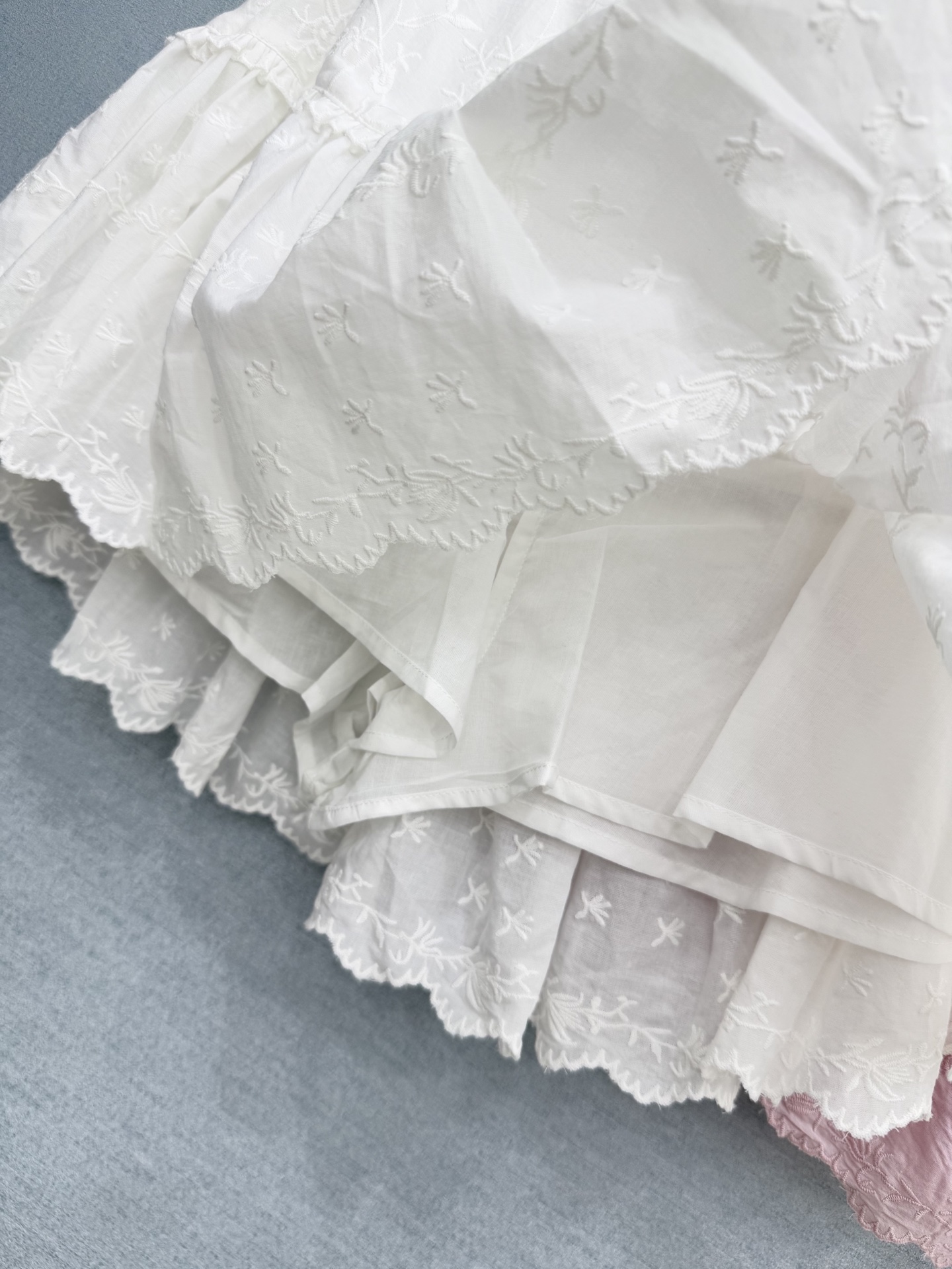 🛒𝐍𝐄𝐖 · 𝟐𝟎𝟐6/爆款现货原单品质 小众*｜2026新品水溶刺绣裤裙精致版型，百褶设计，高级肌理细