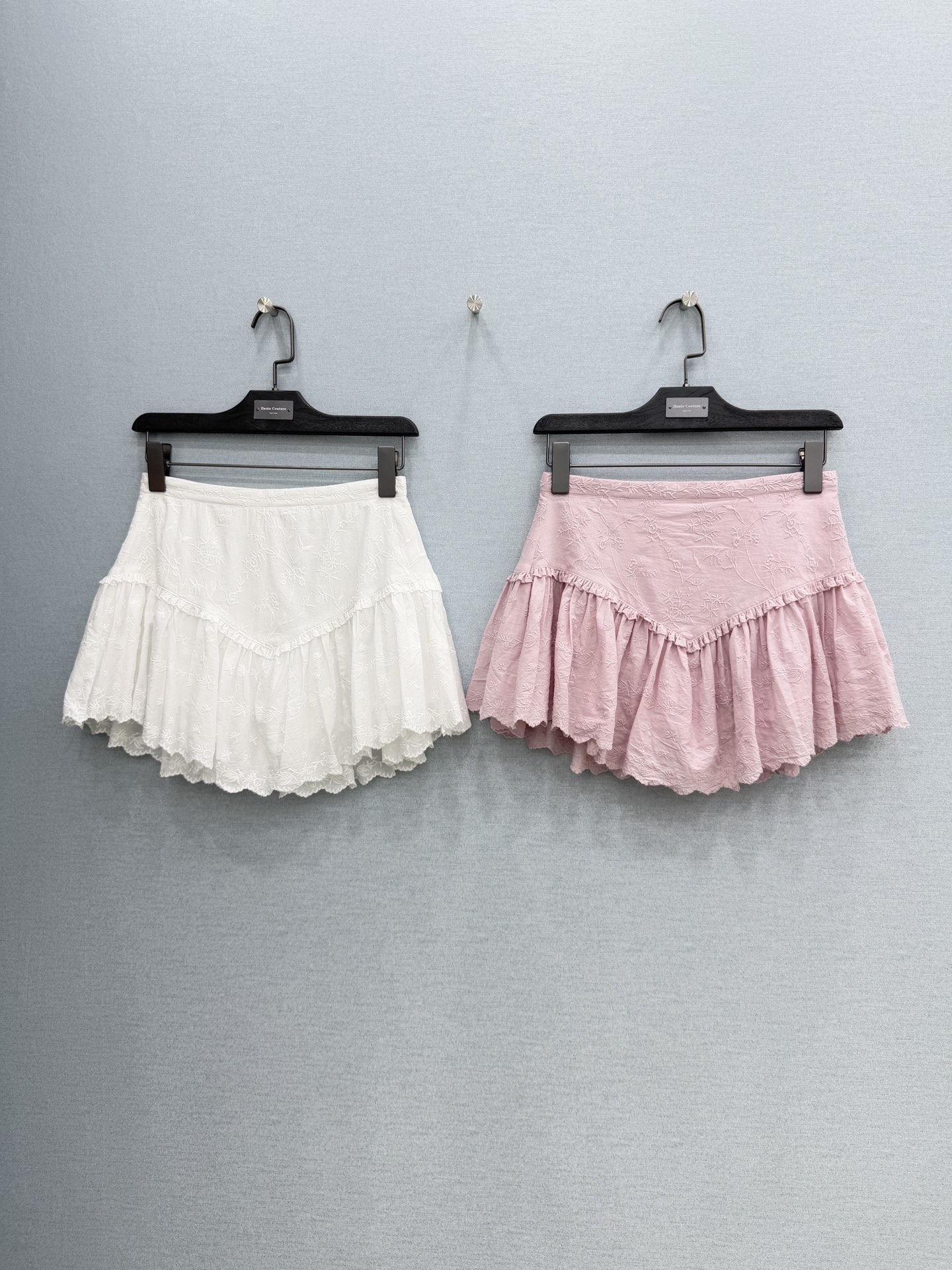 🛒𝐍𝐄𝐖 · 𝟐𝟎𝟐6/爆款现货原单品质 小众*｜2026新品水溶刺绣裤裙精致版型，百褶设计，高级肌理细