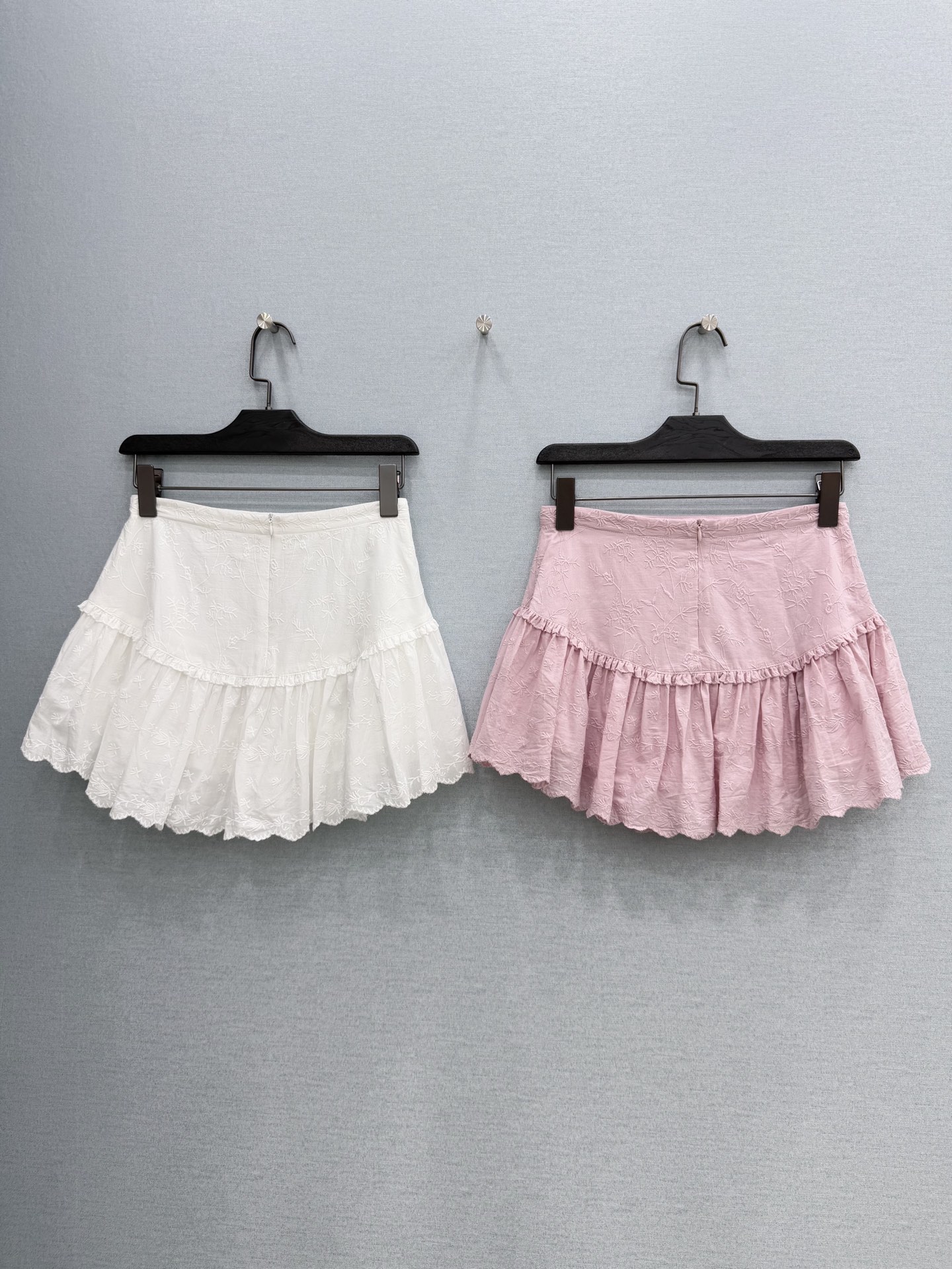 🛒𝐍𝐄𝐖 · 𝟐𝟎𝟐6/爆款现货原单品质 小众*｜2026新品水溶刺绣裤裙精致版型，百褶设计，高级肌理细
