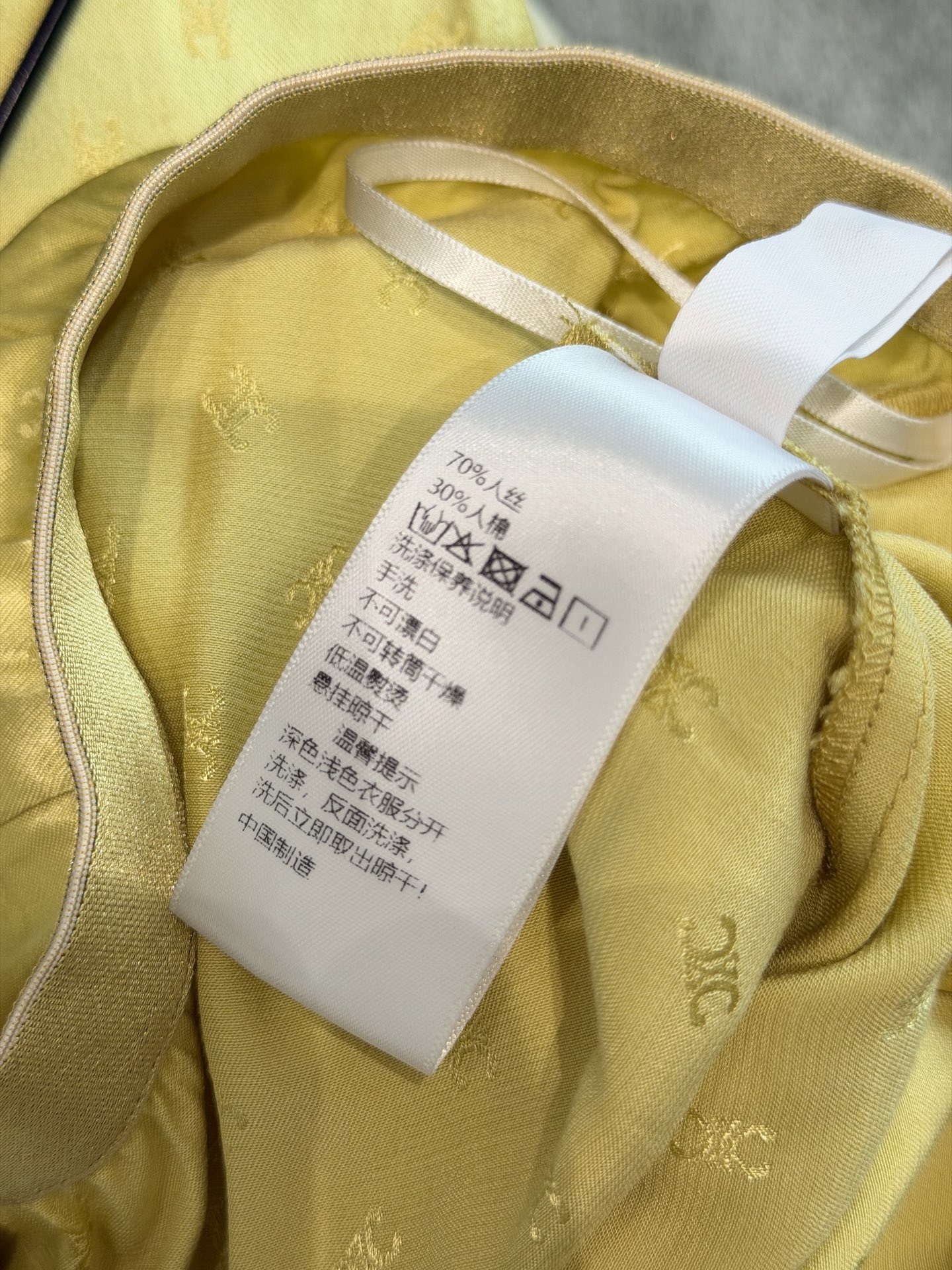 🛒𝐍𝐄𝐖 · 𝟐𝟎𝟐6/爆款现货【春夏新款】设计师 ｜ 女神同款刺绣休闲裤松紧设计，清新的色系 亲肤的面