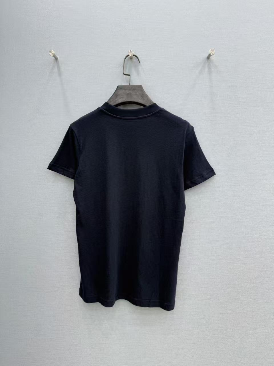 🛒𝐍𝐄𝐖 · 𝟐𝟎𝟐6/爆款现货【春夏上新】 设计师小众｜2026新款手工T恤高订面料，百搭小版型 ，上