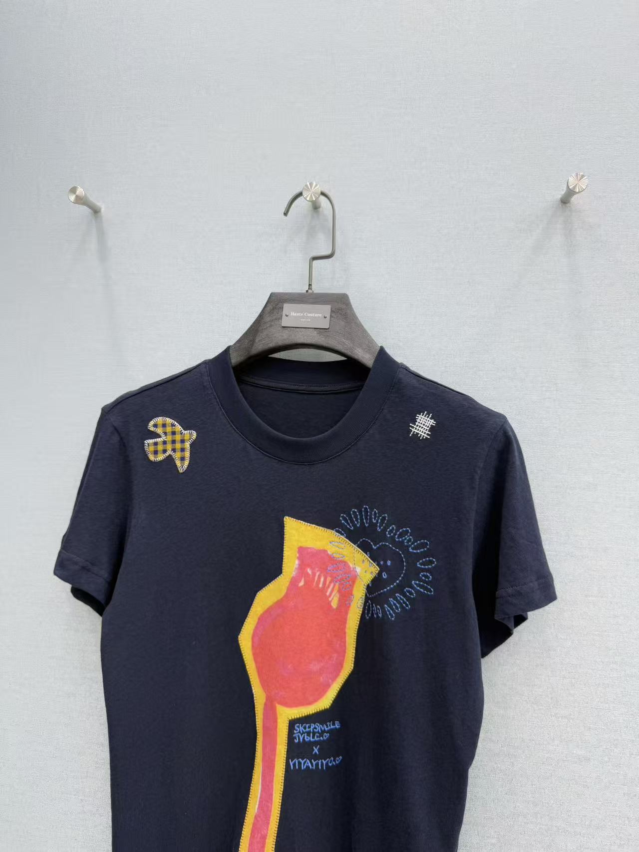 🛒𝐍𝐄𝐖 · 𝟐𝟎𝟐6/爆款现货【春夏上新】 设计师小众｜2026新款手工T恤高订面料，百搭小版型 ，上