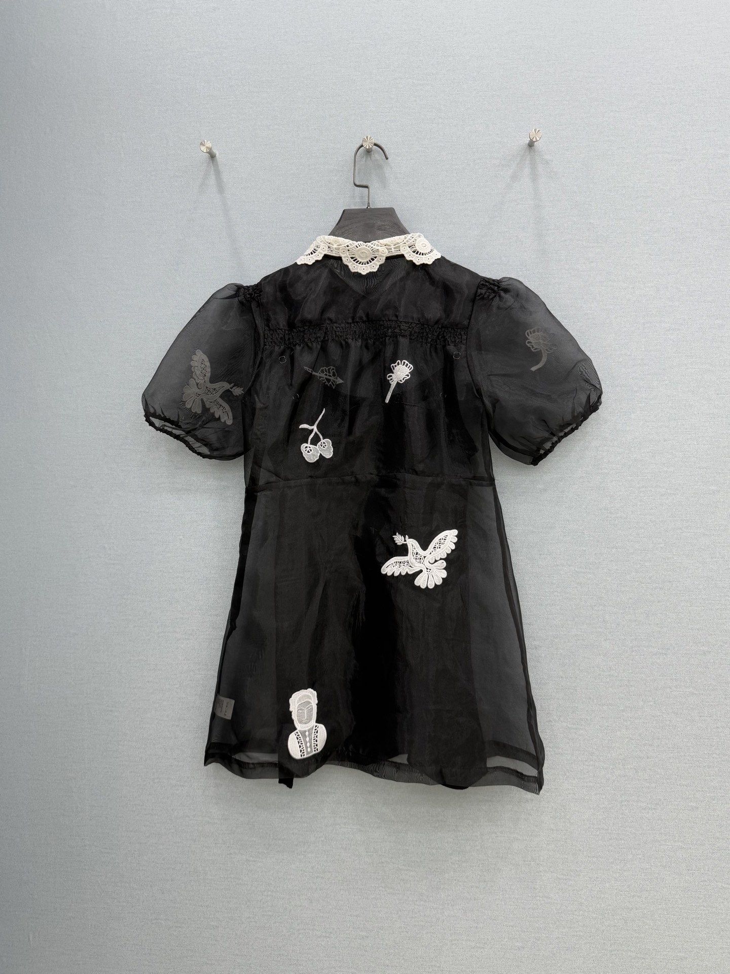 🛒𝐍𝐄𝐖 · 𝟐𝟎𝟐6/爆款现货原单品质 小众*｜2026新款花边水溶欧根纱连衣裙【配吊带】精致版型，蕾