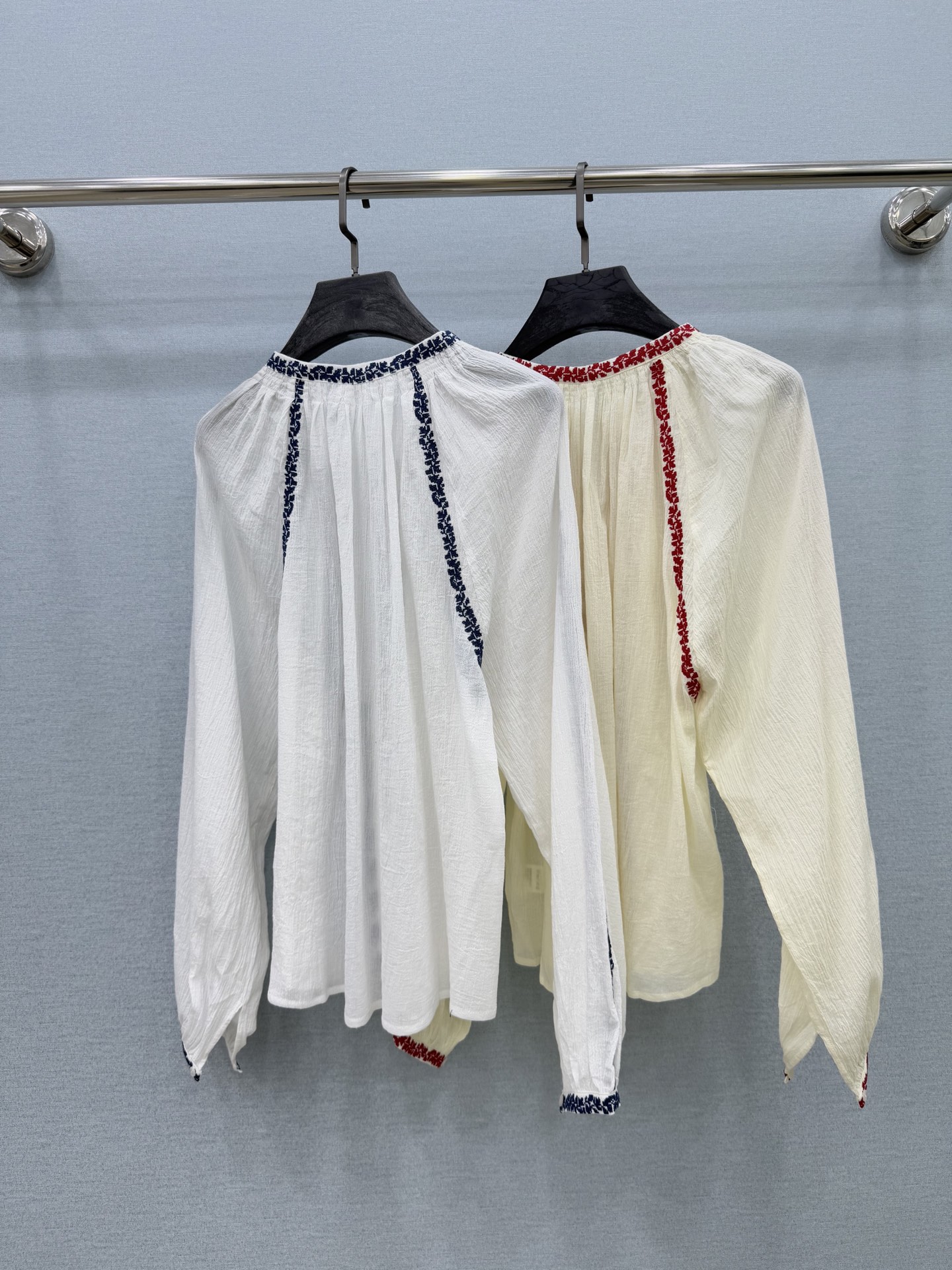 🛒𝐍𝐄𝐖 · 𝟐𝟎𝟐6/爆款现货原单品质 小众*｜2026新品名族风刺绣衬衫精致版型，高级肌理细腻 极简