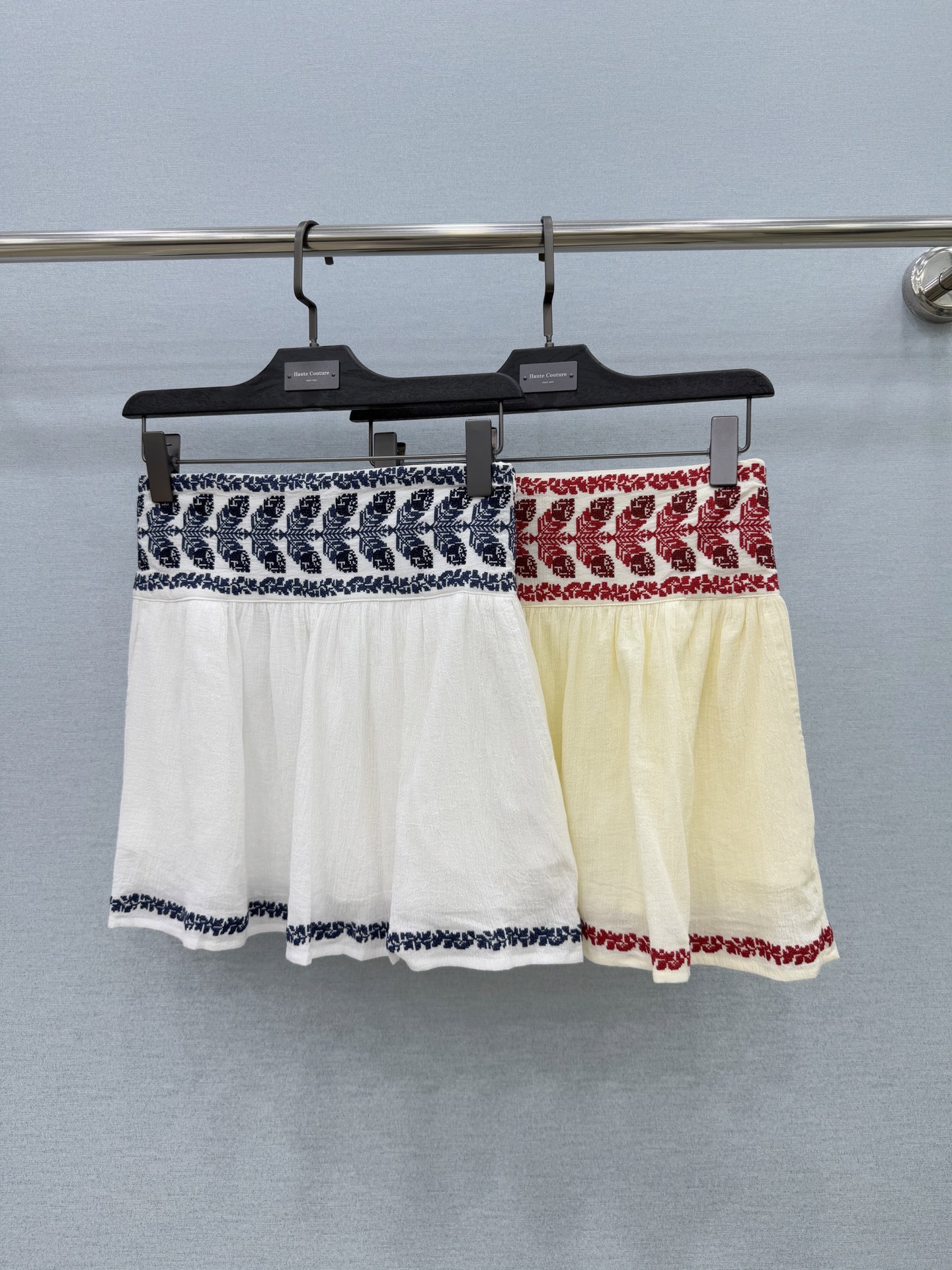 🛒𝐍𝐄𝐖 · 𝟐𝟎𝟐6/爆款现货原单品质 小众*｜2026新品名族风刺绣半裙精致版型，高级肌理细腻 极简