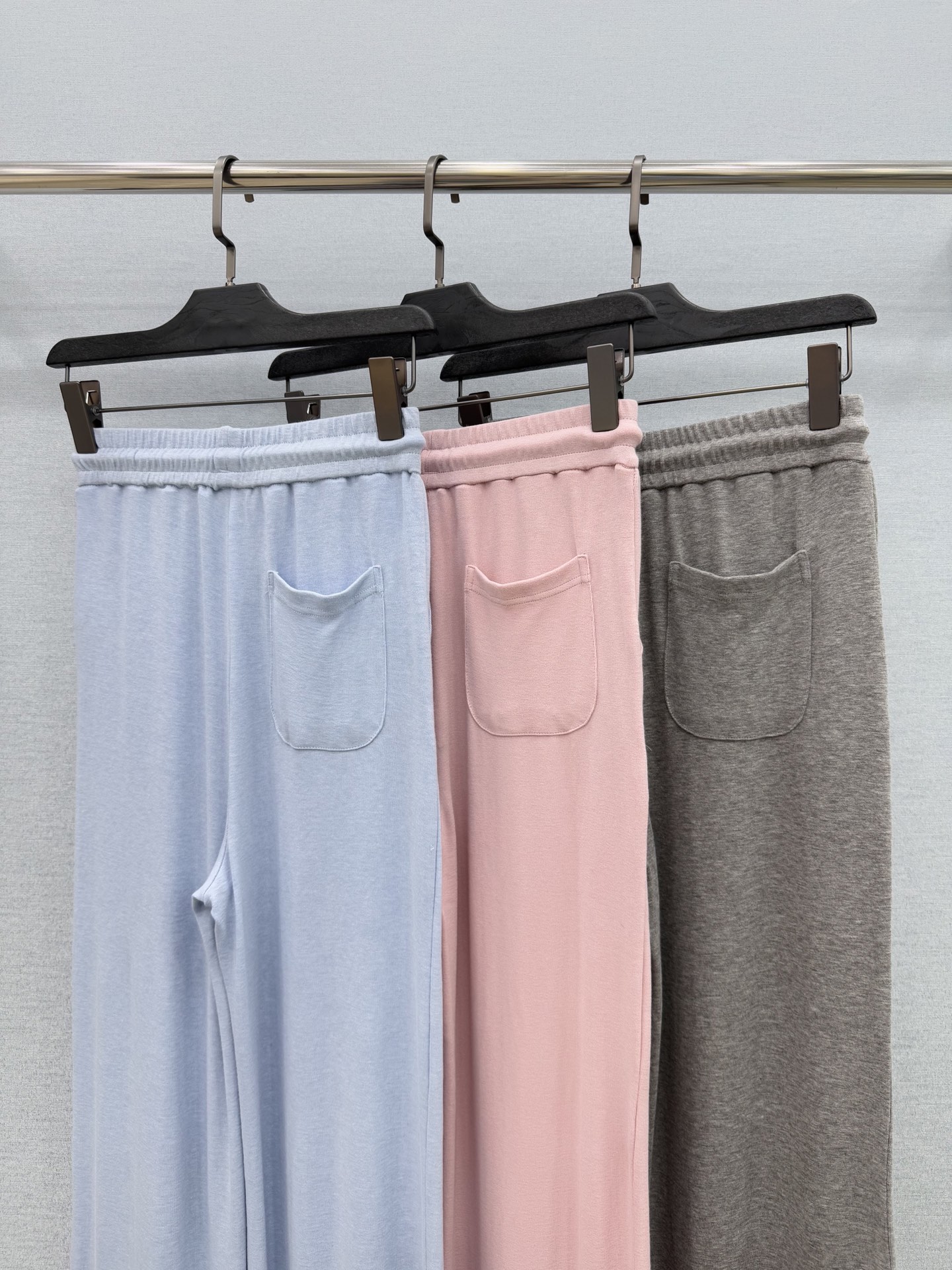 🛒𝐍𝐄𝐖 · 𝟐𝟎𝟐6/爆款现货克罗星｜26春夏新品重工烫钻假两件戴帽短袖套装！高端定制半扣上衣，搭配松