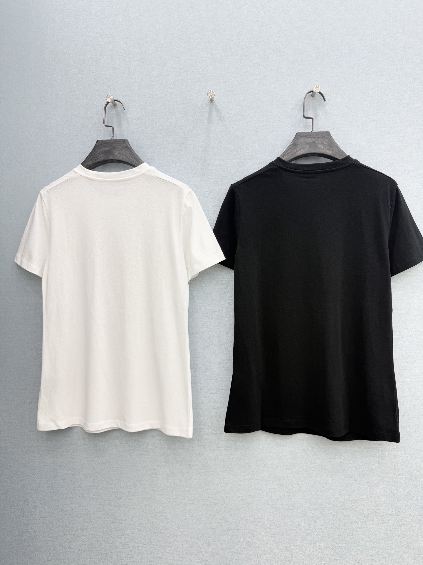 🛒𝐍𝐄𝐖 · 𝟐𝟎𝟐6/爆款现货原单品质 Di*｜26新品印花短袖T恤精致版型上身巨显瘦！定制最新工艺 