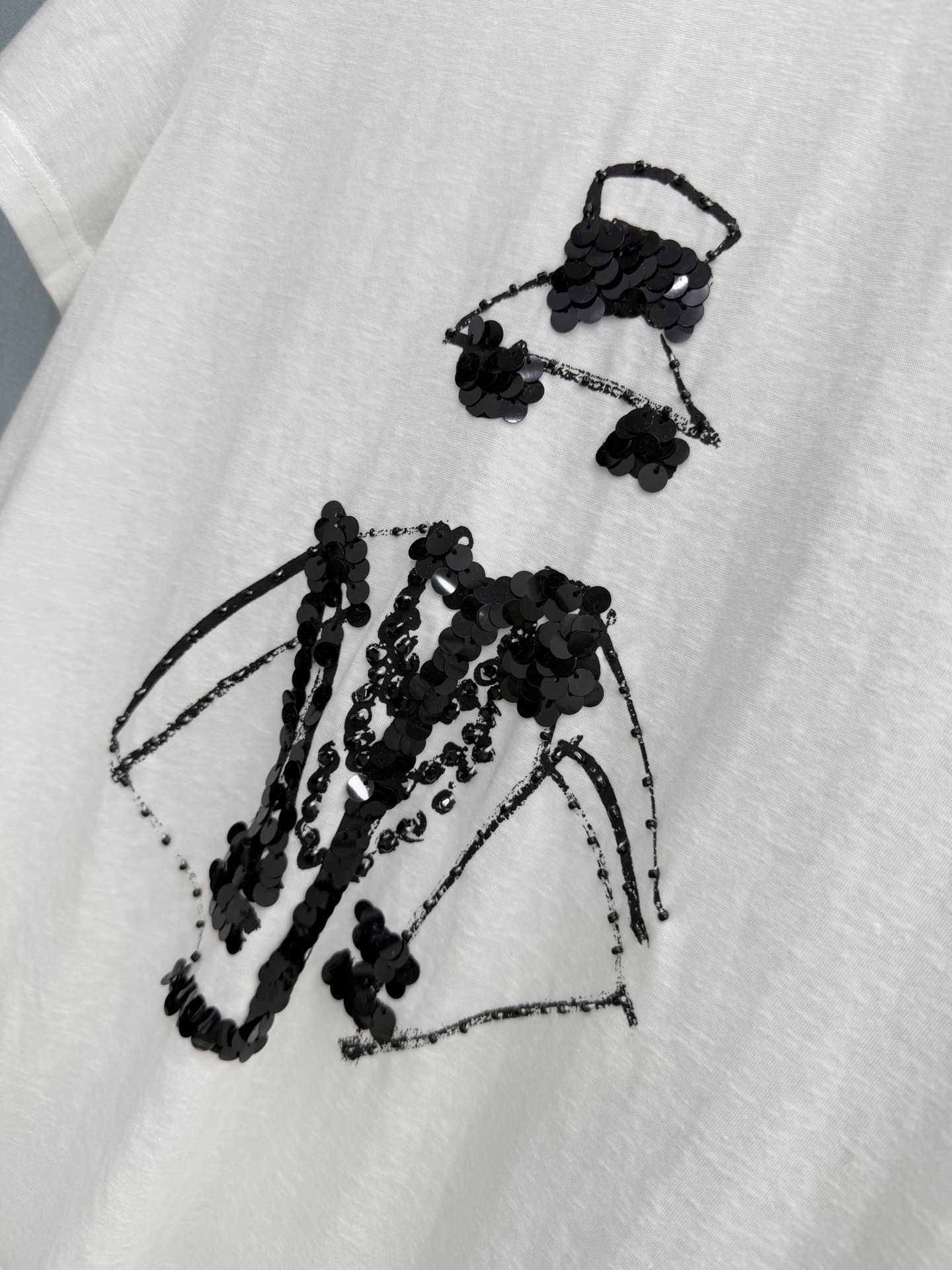 🛒𝐍𝐄𝐖 · 𝟐𝟎𝟐6/爆款现货原单品质 小众*｜精致印花订珠短袖T恤高订面料 亲肤透气舒适标志性字母图