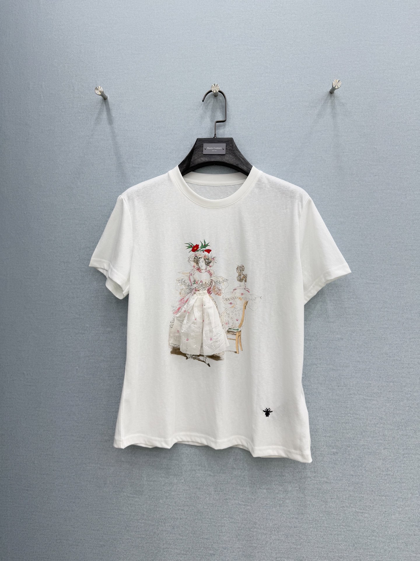 🛒𝐍𝐄𝐖 · 𝟐𝟎𝟐6/爆款现货原单品质 小众*｜精致印花订珠短袖T恤高订面料 亲肤透气舒适标志性字母图