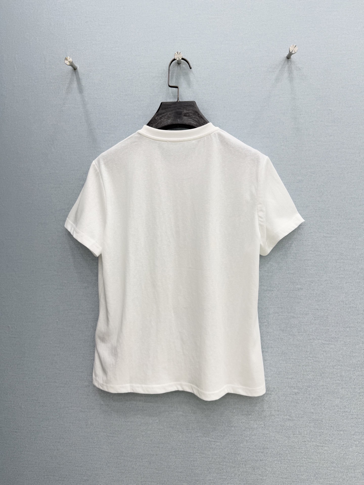 🛒𝐍𝐄𝐖 · 𝟐𝟎𝟐6/爆款现货原单品质 小众*｜精致印花订珠短袖T恤高订面料 亲肤透气舒适标志性字母图