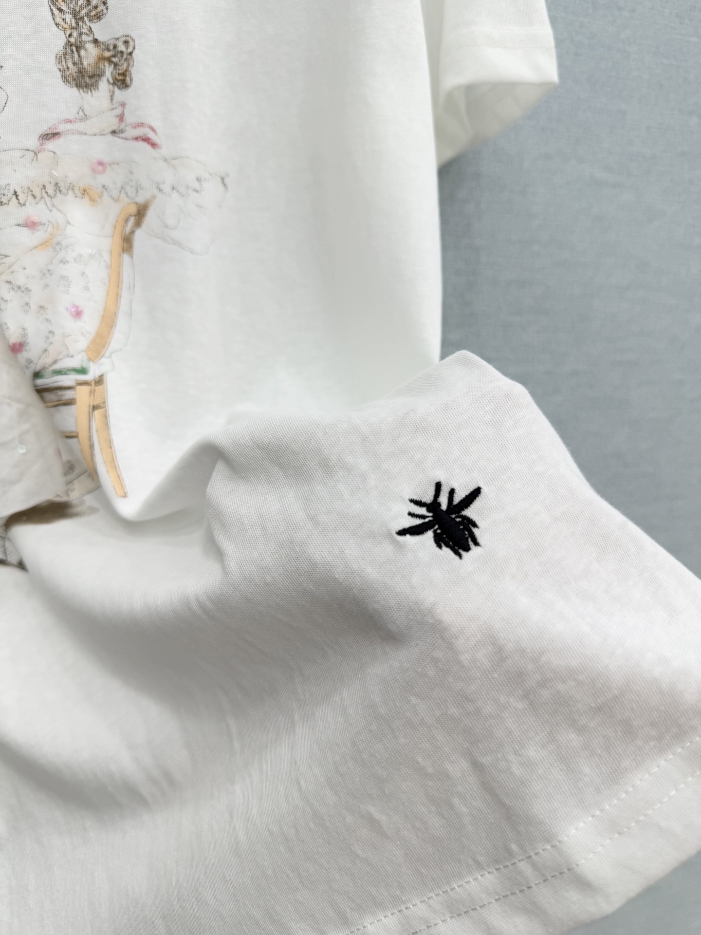 🛒𝐍𝐄𝐖 · 𝟐𝟎𝟐6/爆款现货原单品质 小众*｜精致印花订珠短袖T恤高订面料 亲肤透气舒适标志性字母图